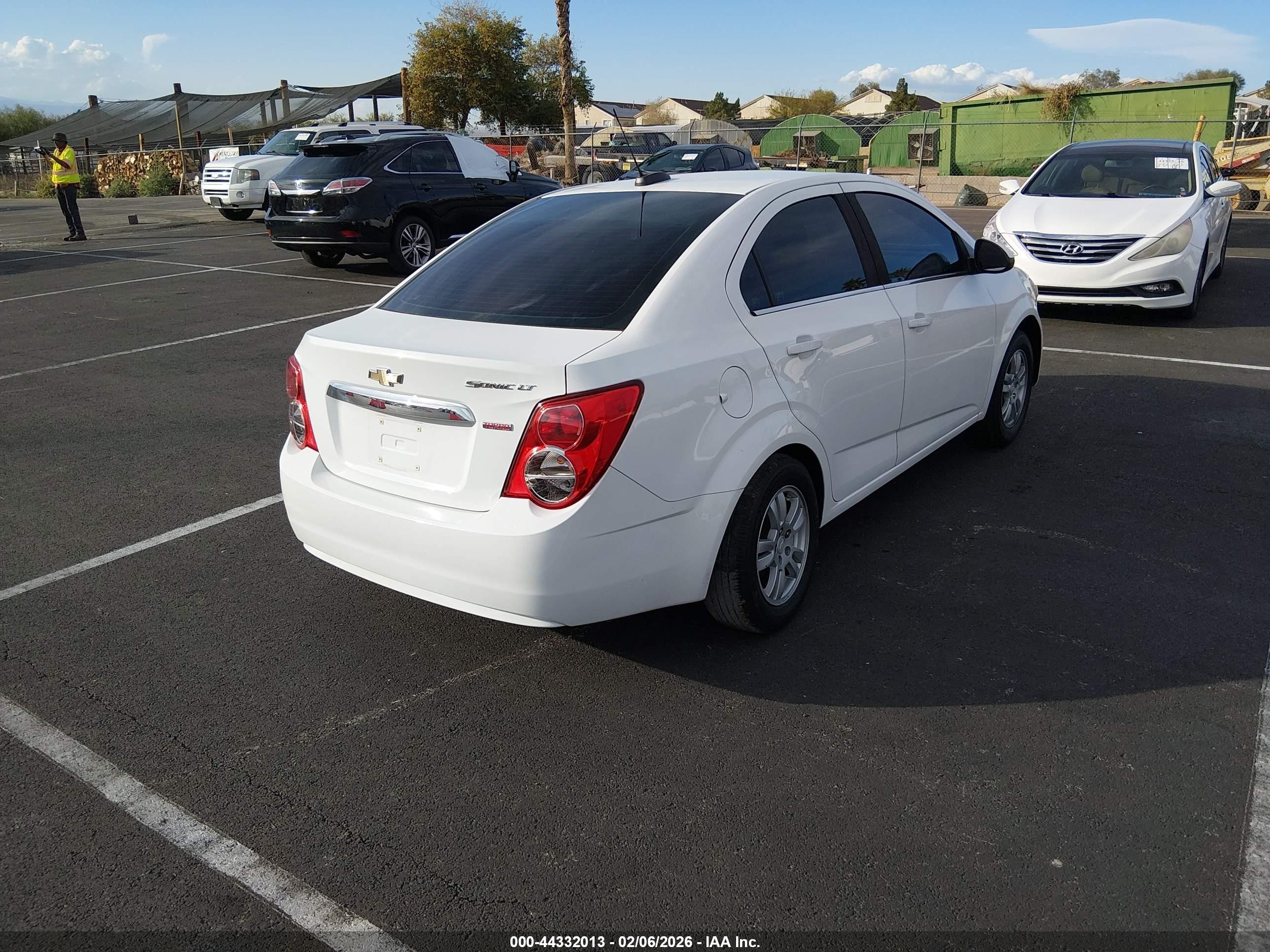 2016 Chevrolet Sonic Lt Auto White vin: 1G1JC5SB3G4106302