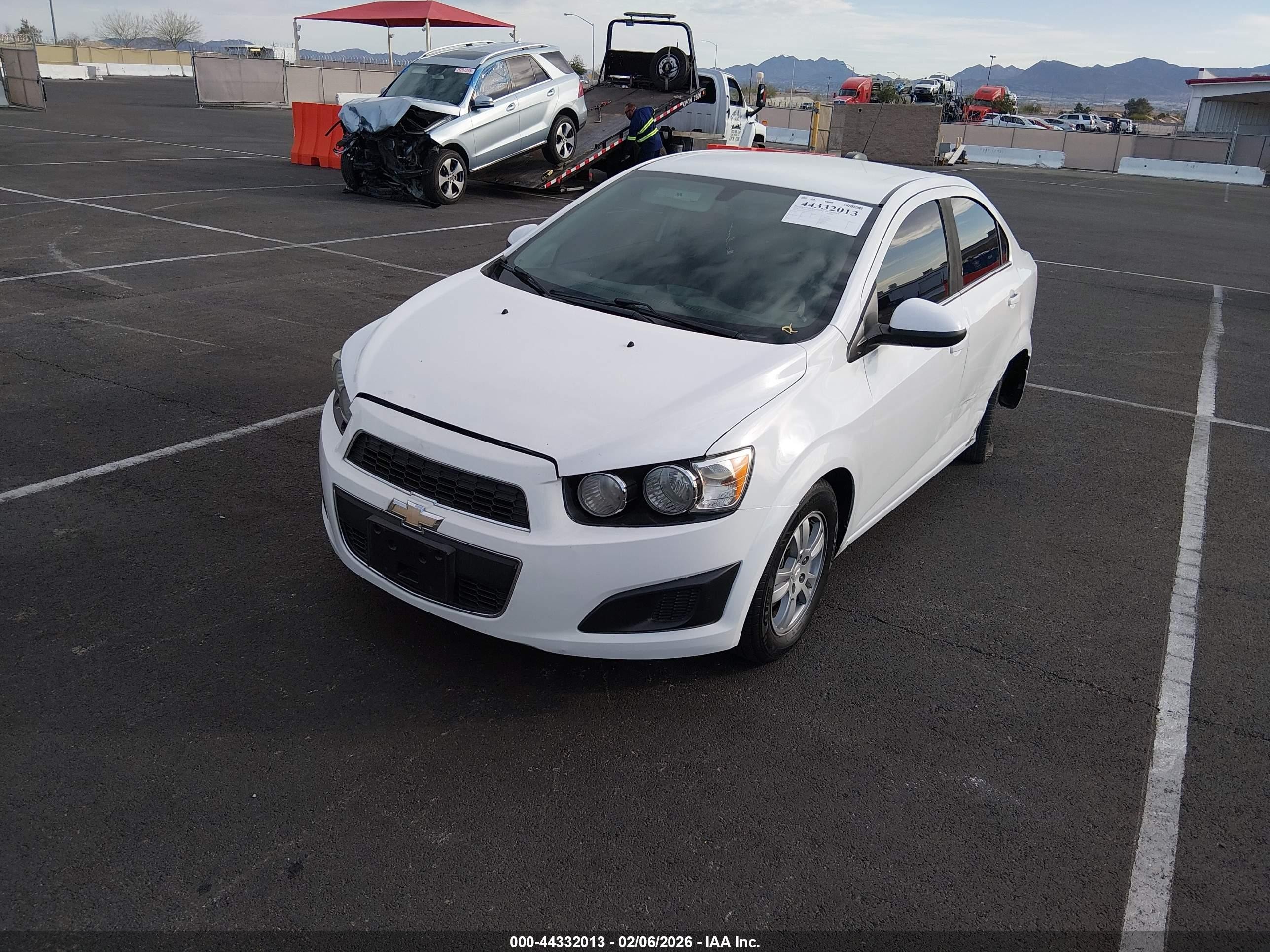 2016 Chevrolet Sonic Lt Auto White vin: 1G1JC5SB3G4106302