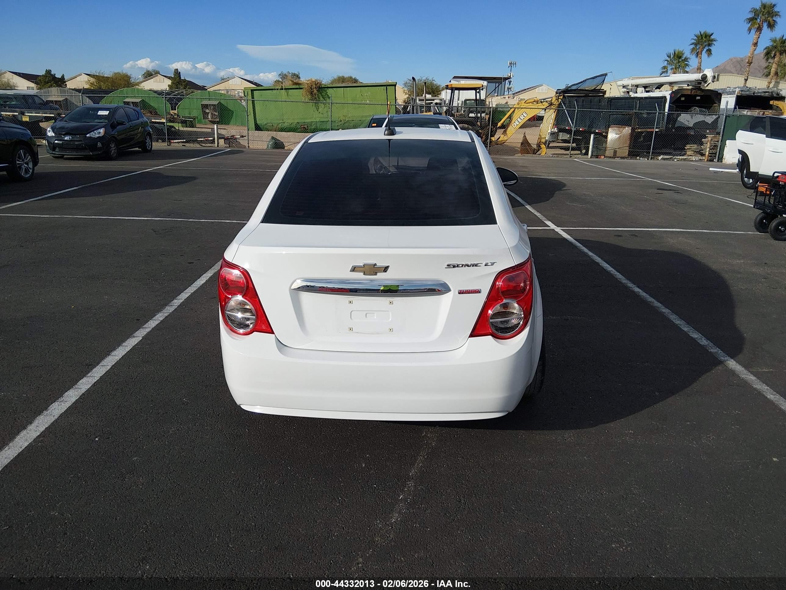 2016 Chevrolet Sonic Lt Auto White vin: 1G1JC5SB3G4106302
