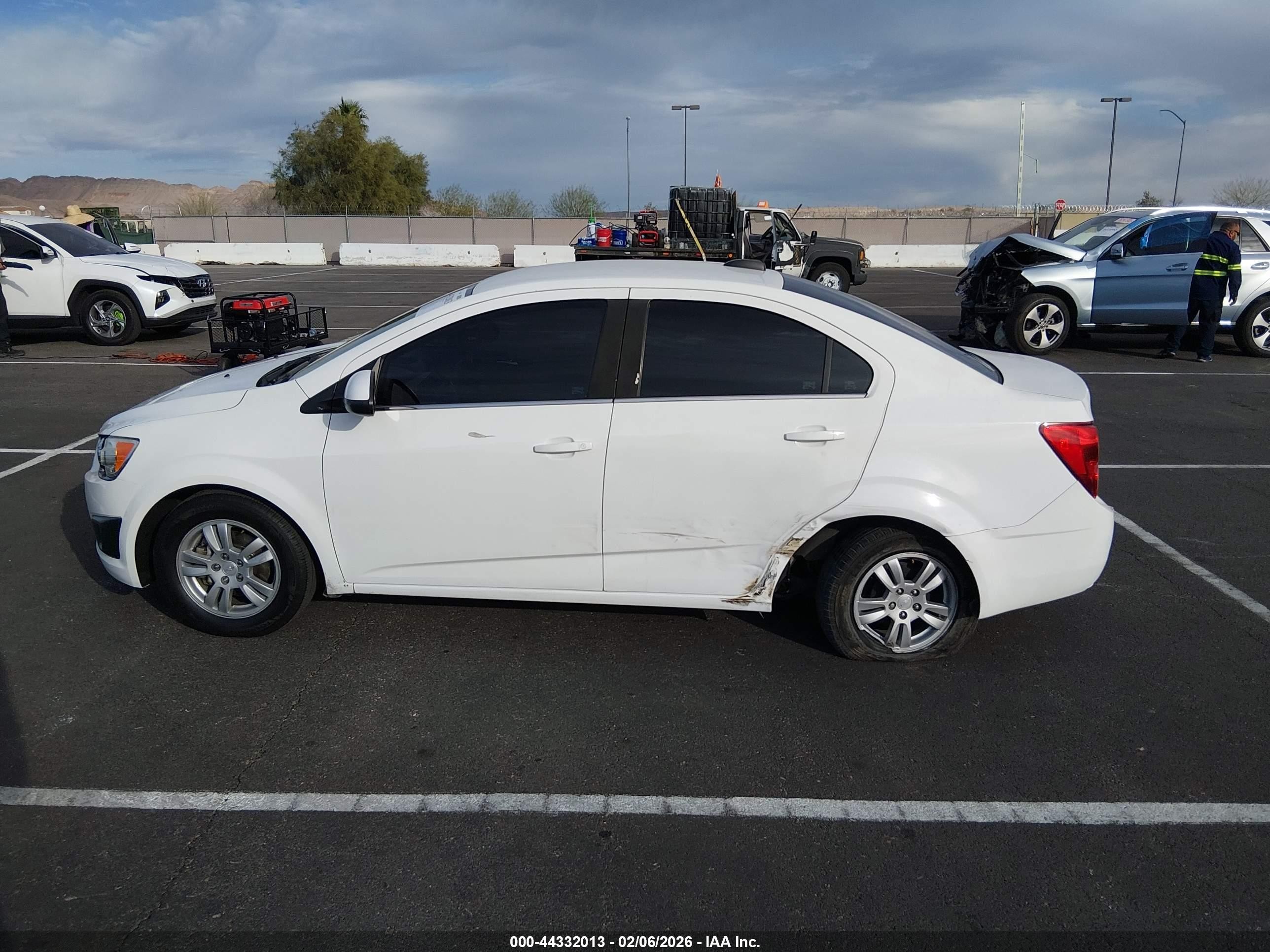 2016 Chevrolet Sonic Lt Auto White vin: 1G1JC5SB3G4106302