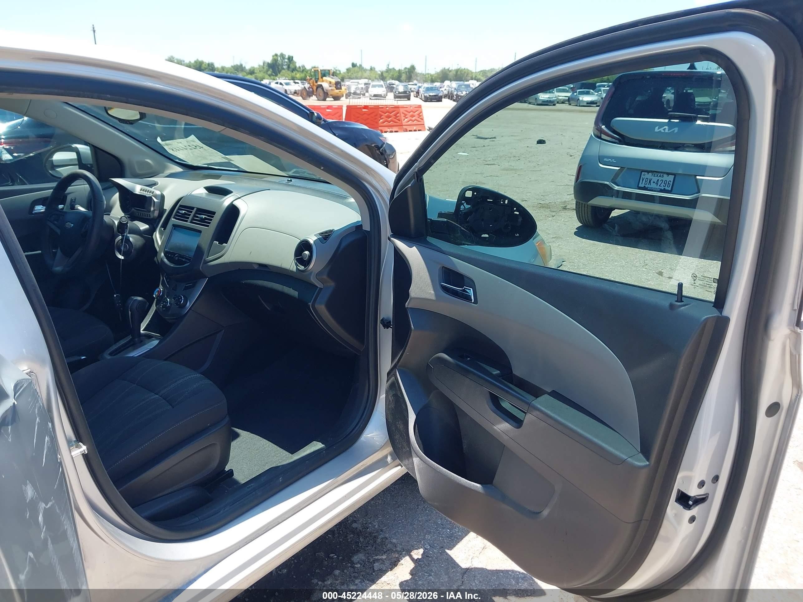 2016 Chevrolet Sonic Lt Auto Silver vin: 1G1JC5SBXG4114929
