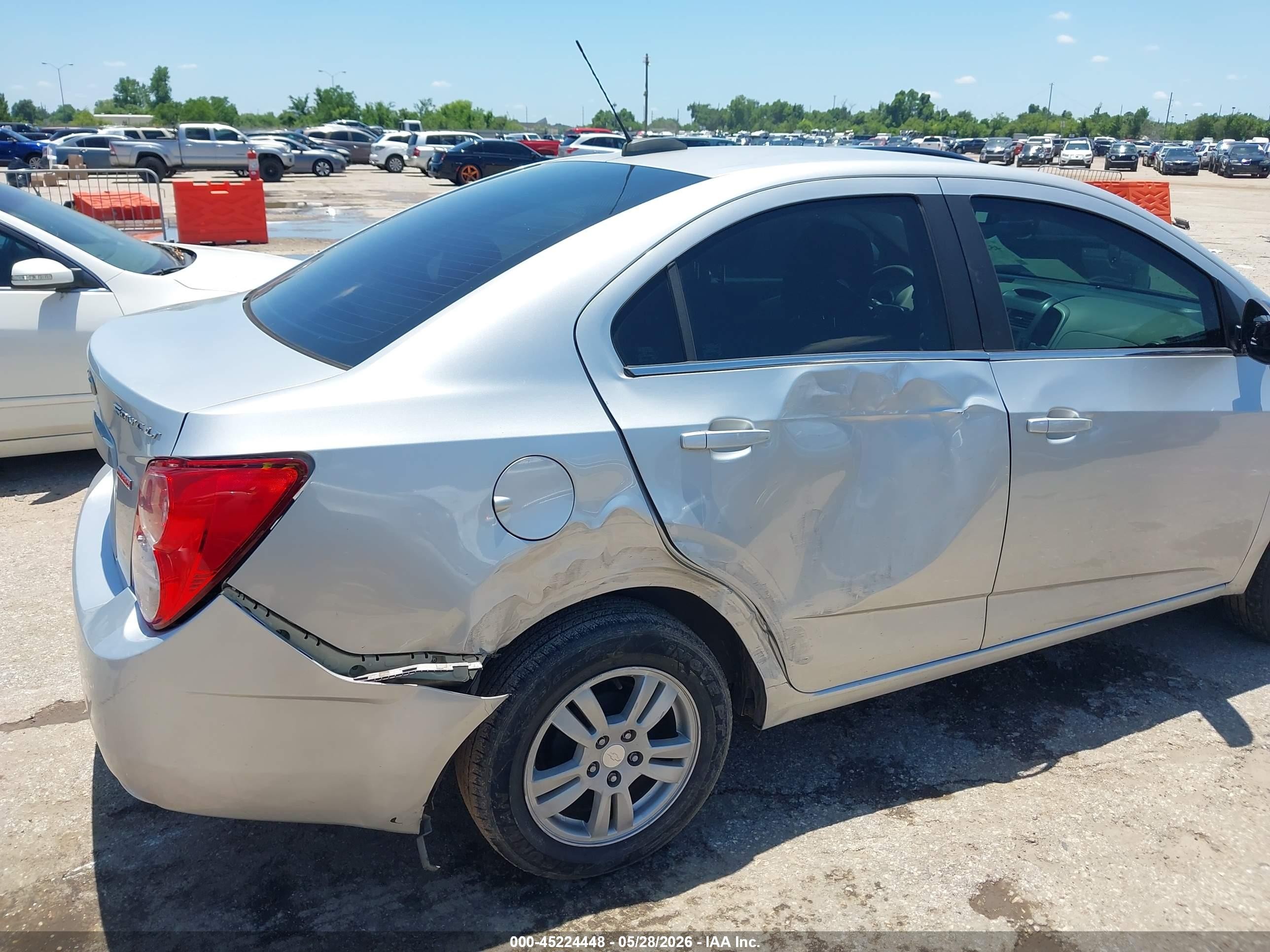 2016 Chevrolet Sonic Lt Auto Silver vin: 1G1JC5SBXG4114929
