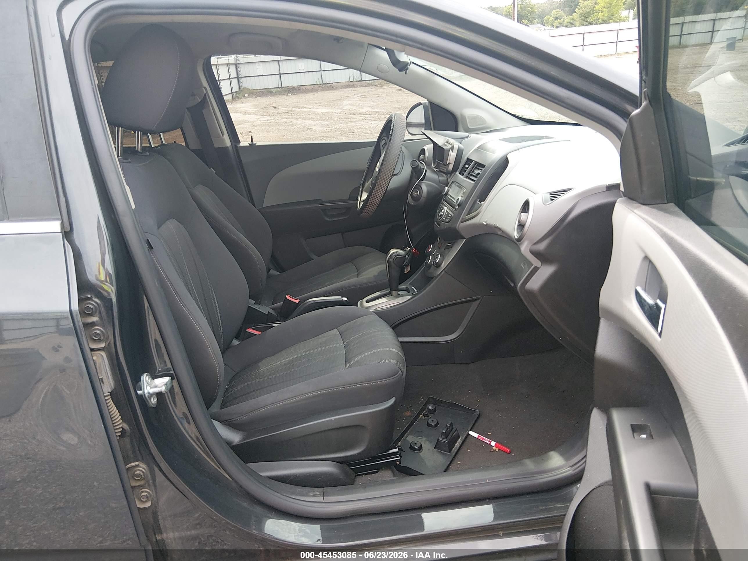 2015 Chevrolet Sonic Lt Auto Gray vin: 1G1JC5SG2F4194415