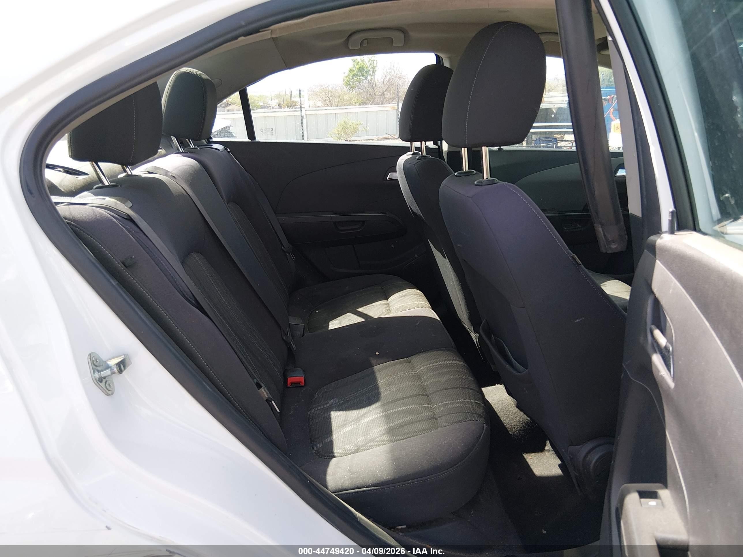 2015 Chevrolet Sonic Lt Auto White vin: 1G1JC5SG3F4201386