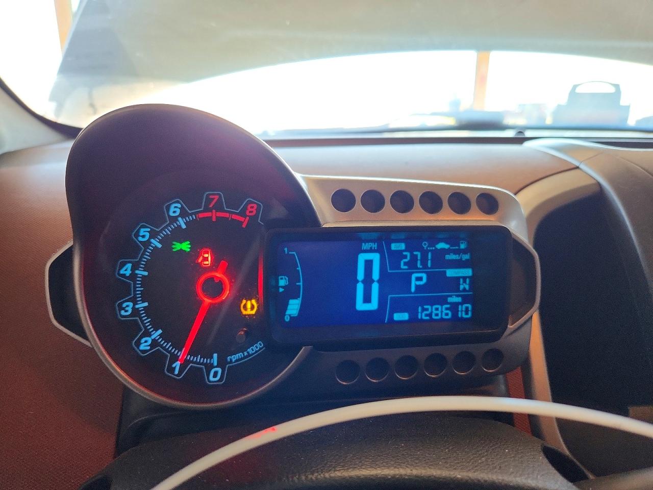 2013 Chev Sonic White vin: 1G1JC5SG9D4165491