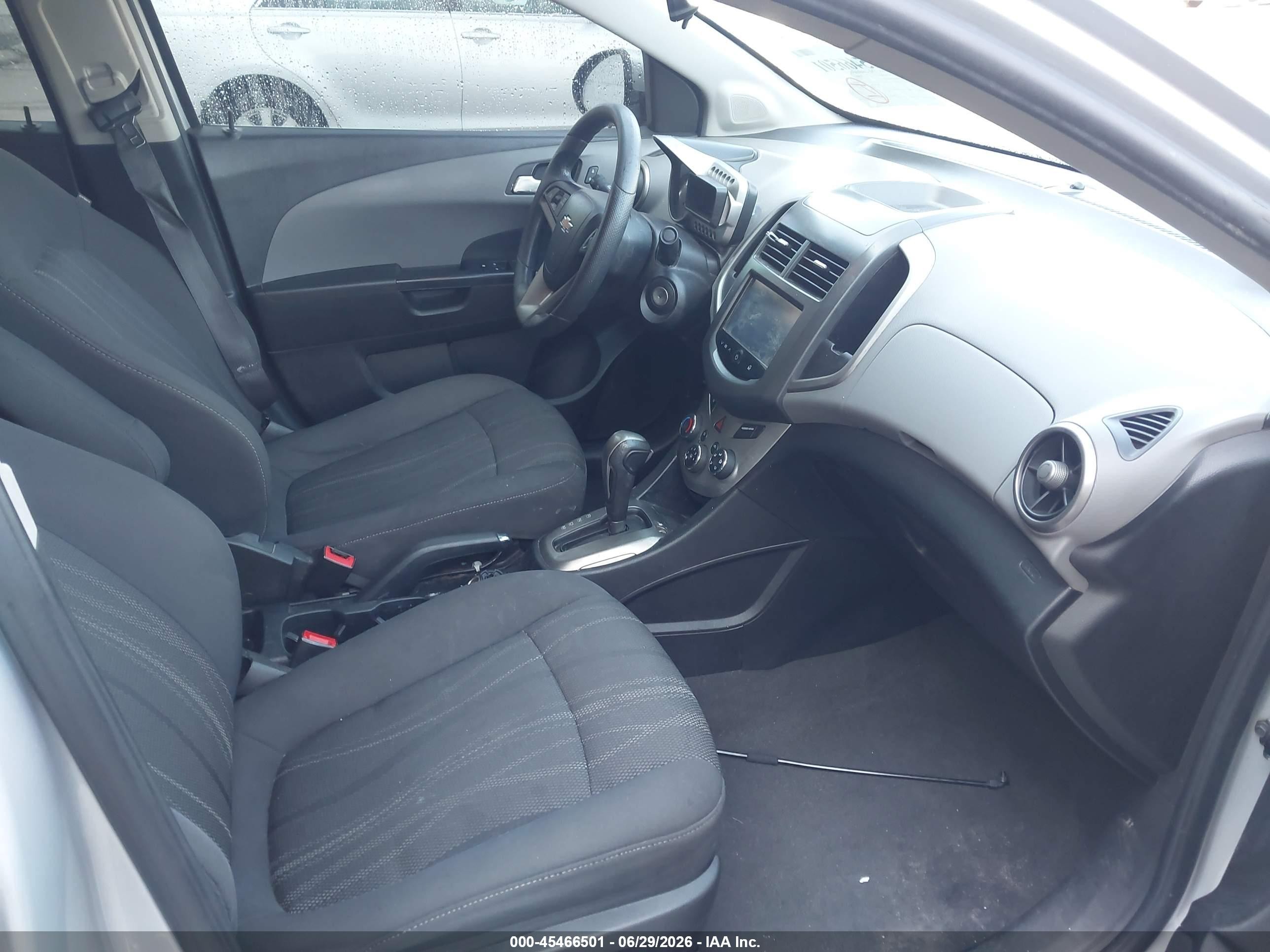 2015 Chevrolet Sonic Lt Auto Серебряный vin: 1G1JC5SH0F4220180