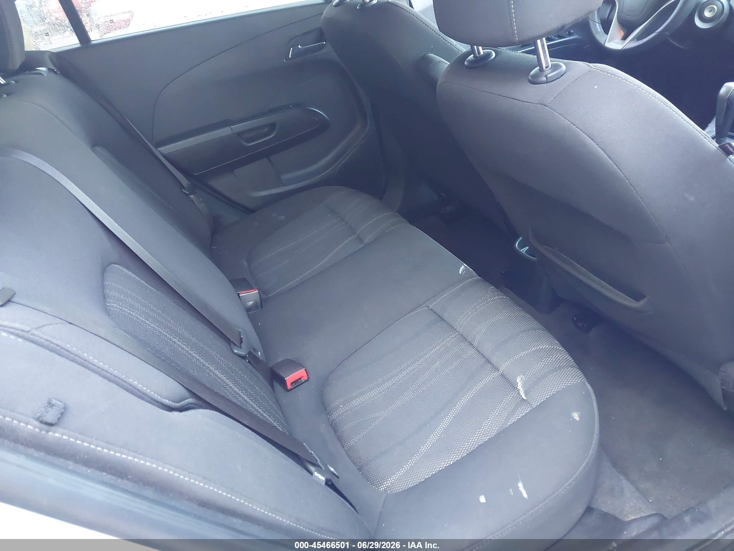 2015 Chevrolet Sonic Lt Auto Серебряный vin: 1G1JC5SH0F4220180