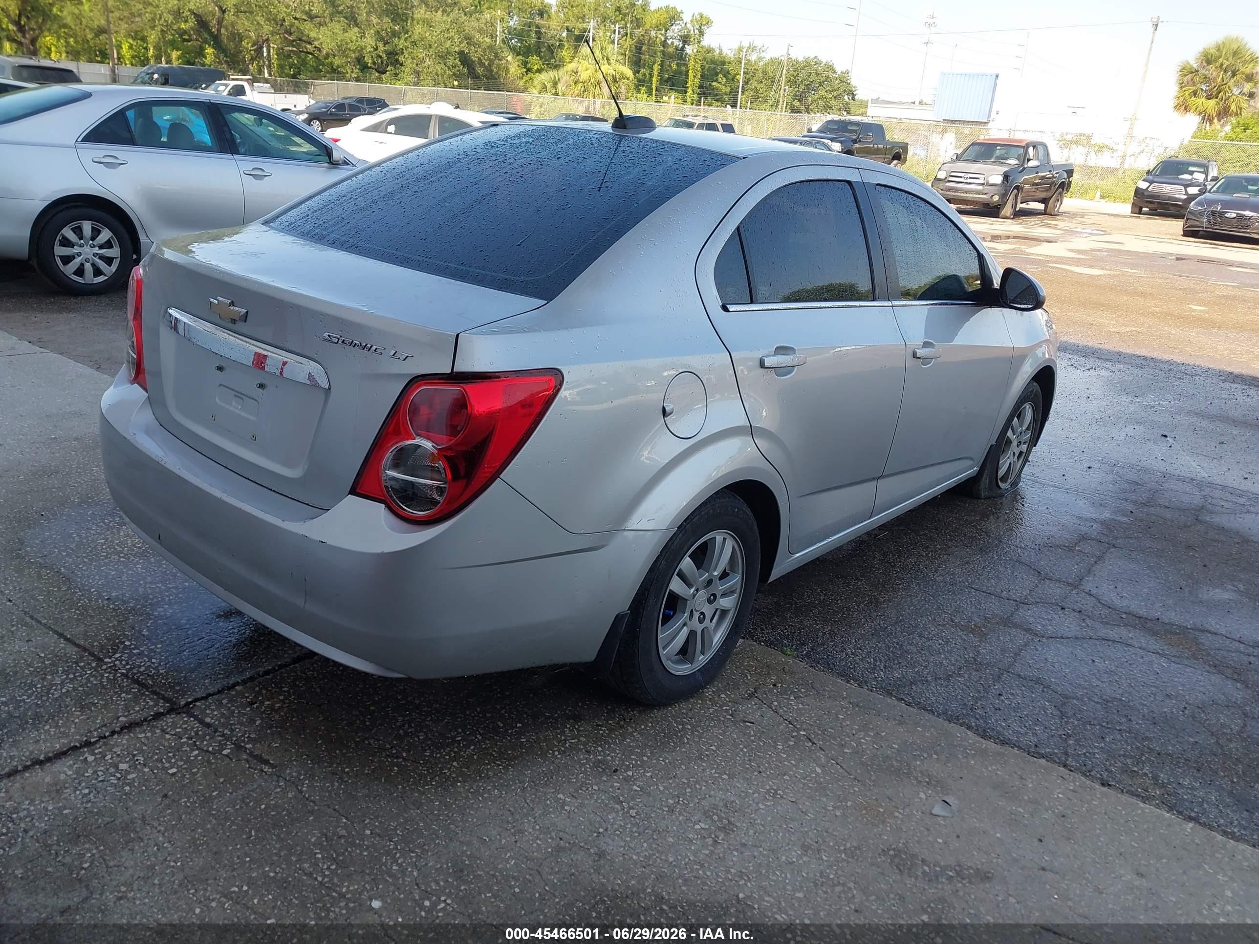 2015 Chevrolet Sonic Lt Auto Серебряный vin: 1G1JC5SH0F4220180