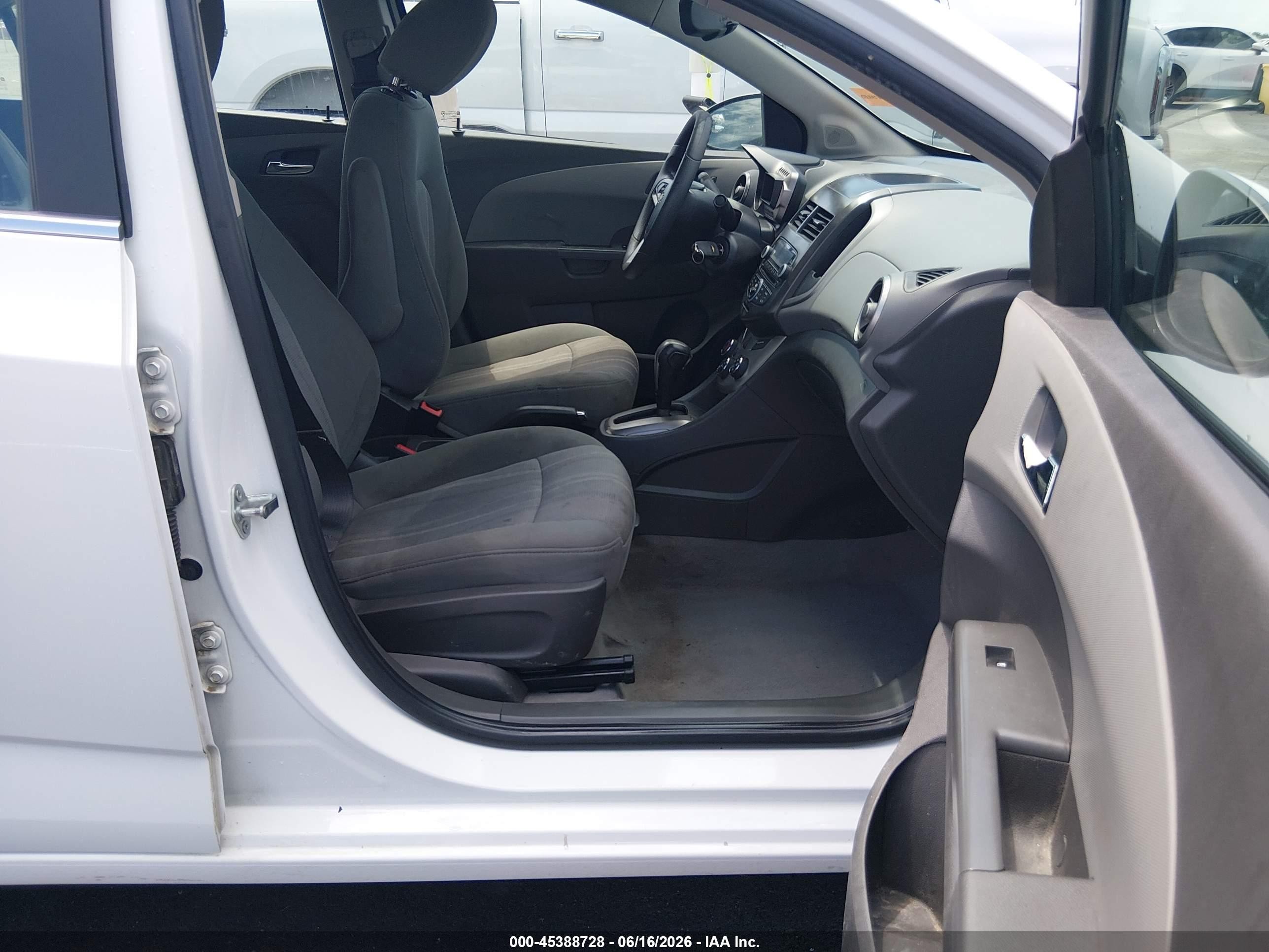 2014 Chevrolet Sonic Lt Auto White vin: 1G1JC5SH1E4219411