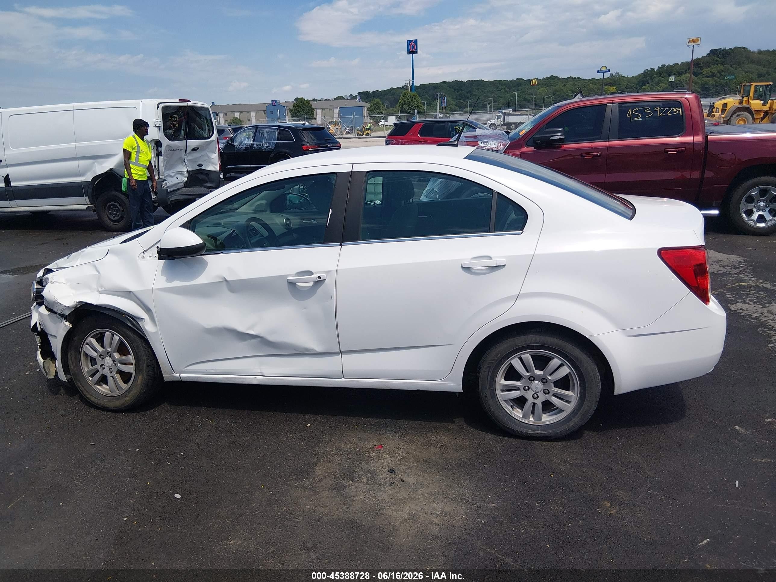 2014 Chevrolet Sonic Lt Auto White vin: 1G1JC5SH1E4219411