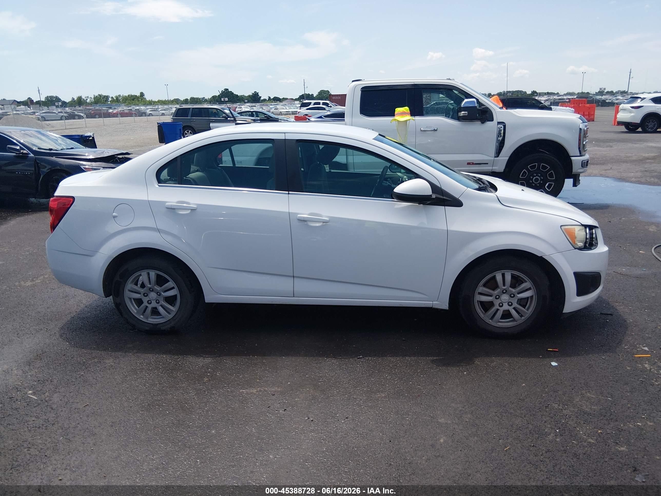 2014 Chevrolet Sonic Lt Auto White vin: 1G1JC5SH1E4219411