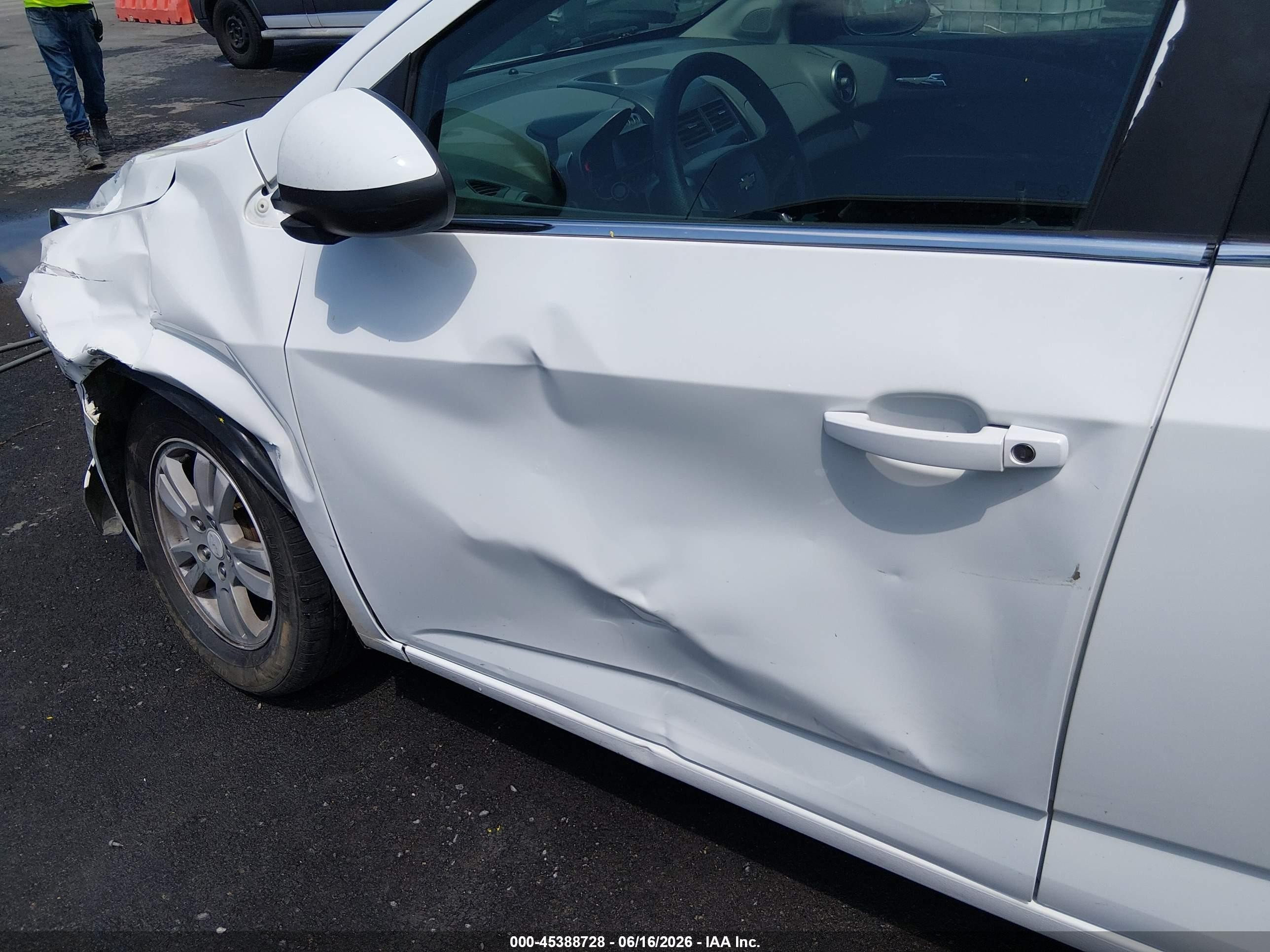 2014 Chevrolet Sonic Lt Auto White vin: 1G1JC5SH1E4219411
