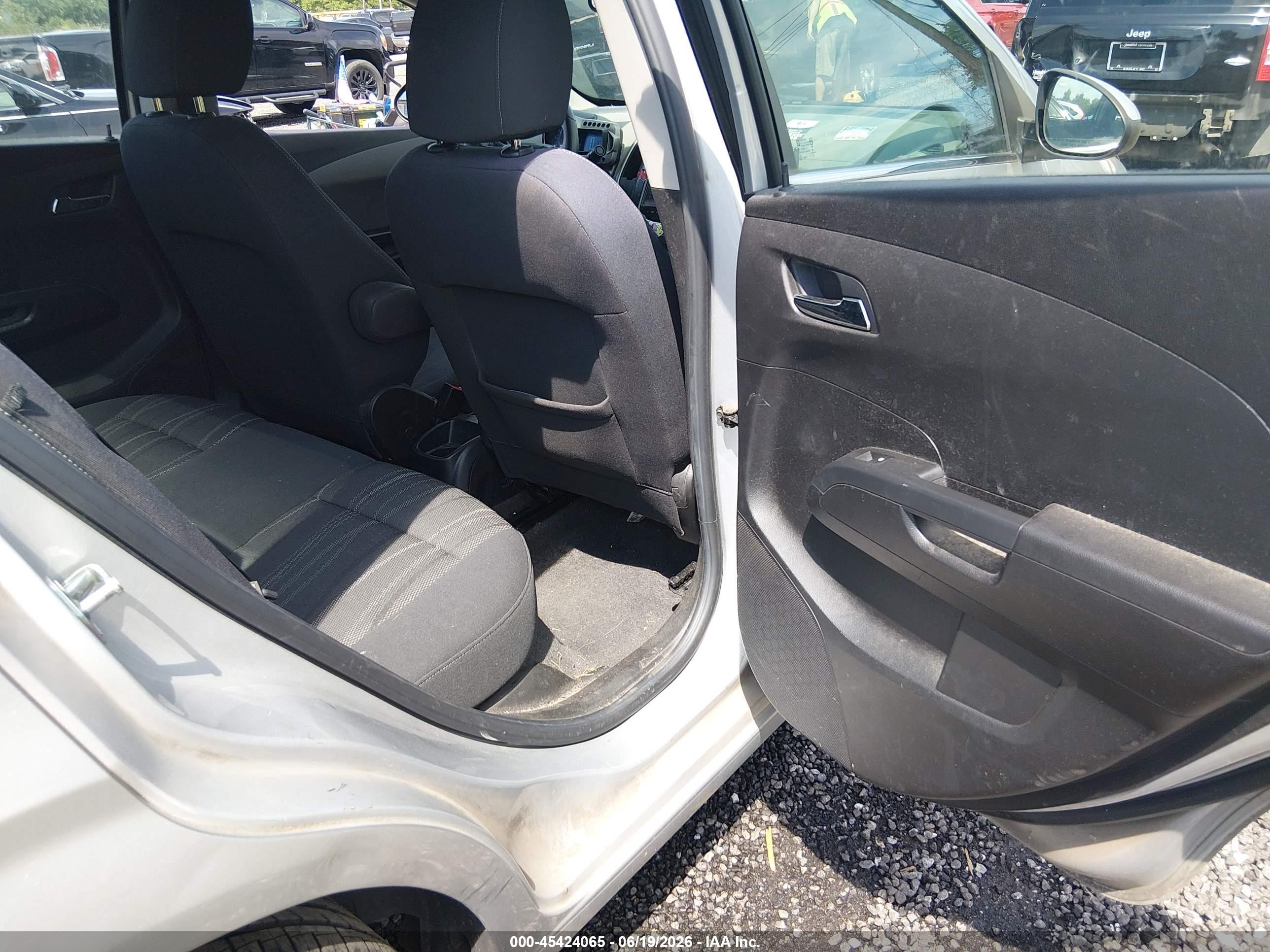 2015 Chevrolet Sonic Lt Auto Серебряный vin: 1G1JC5SH1F4206143