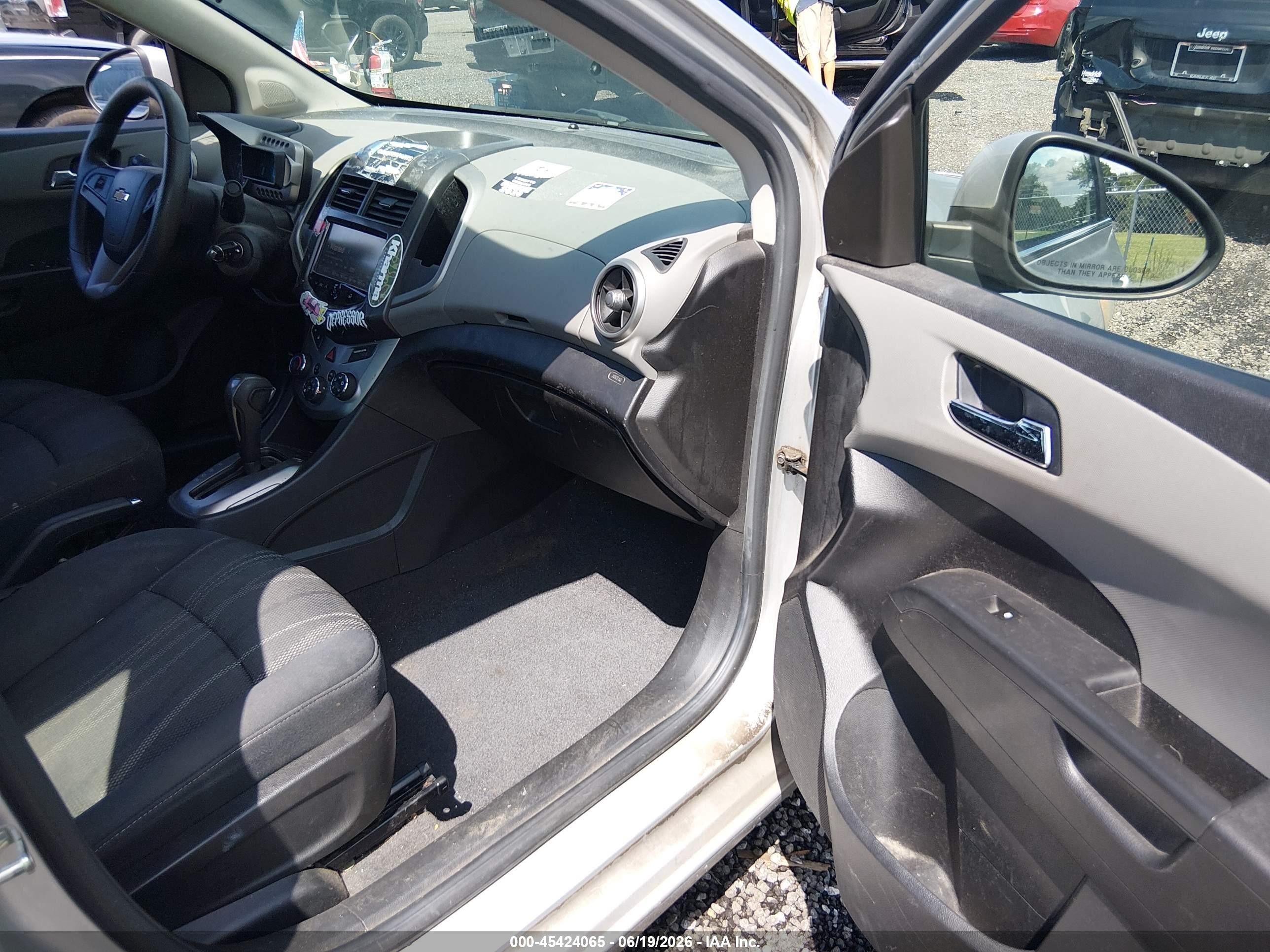 2015 Chevrolet Sonic Lt Auto Серебряный vin: 1G1JC5SH1F4206143