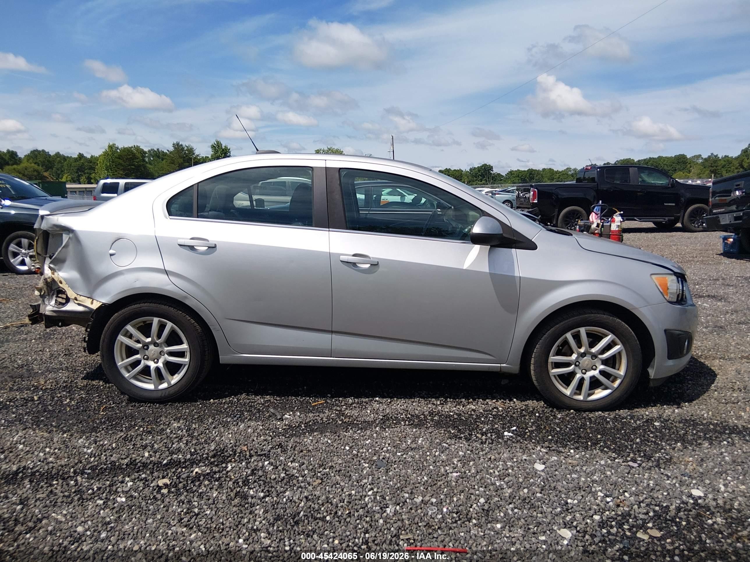 2015 Chevrolet Sonic Lt Auto Серебряный vin: 1G1JC5SH1F4206143