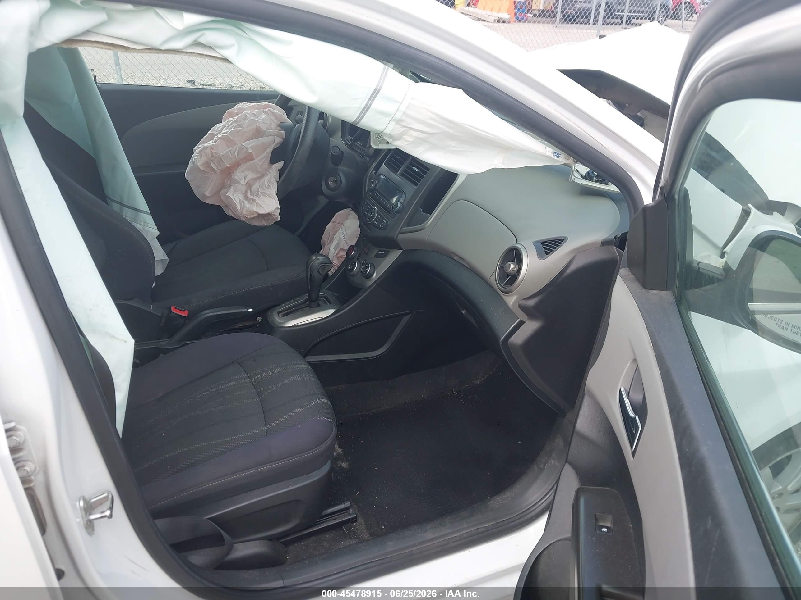 2014 Chevrolet Sonic Lt Auto White vin: 1G1JC5SH2E4103568