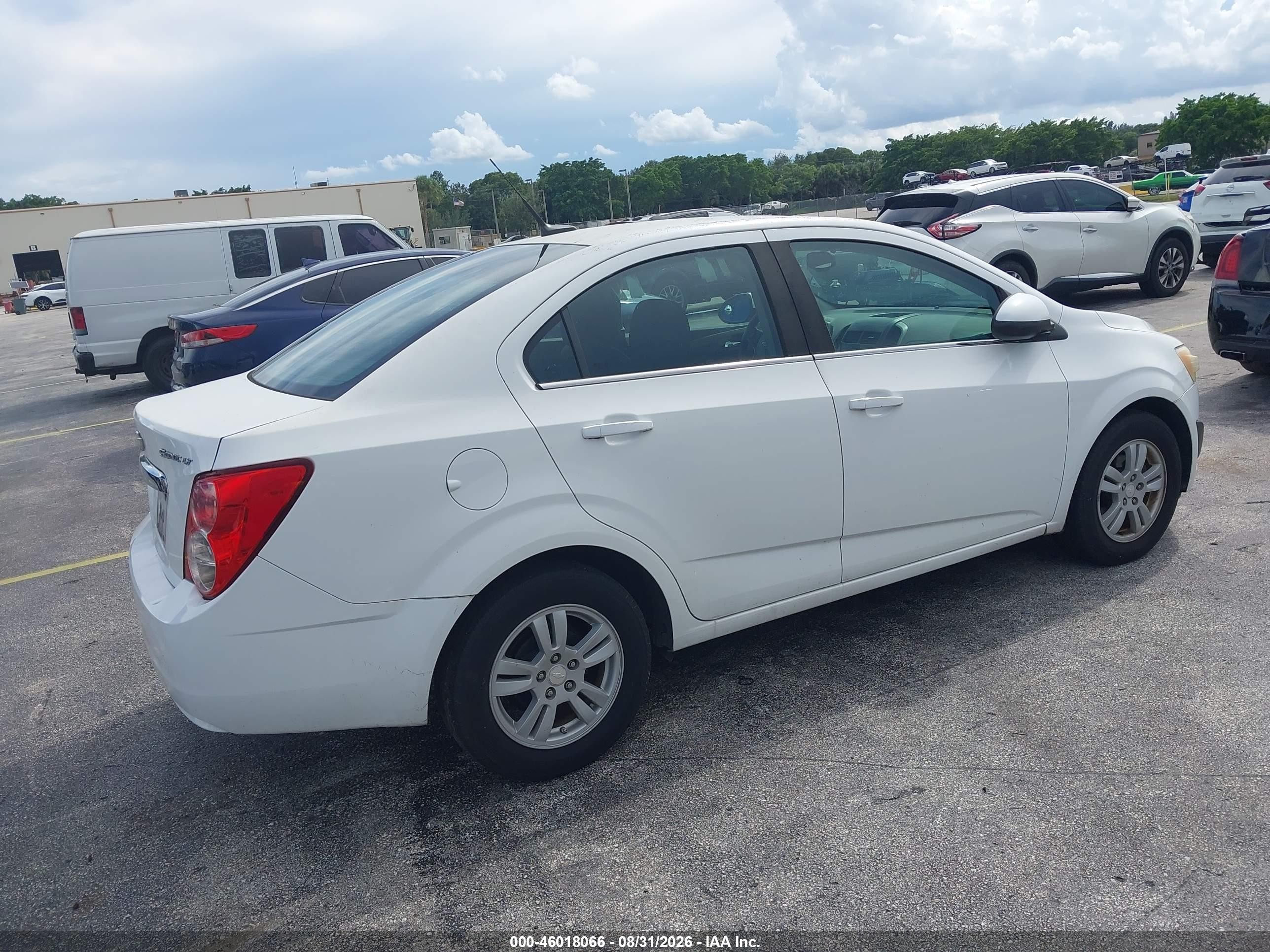 2014 Chevrolet Sonic Lt Auto White vin: 1G1JC5SH2E4215223