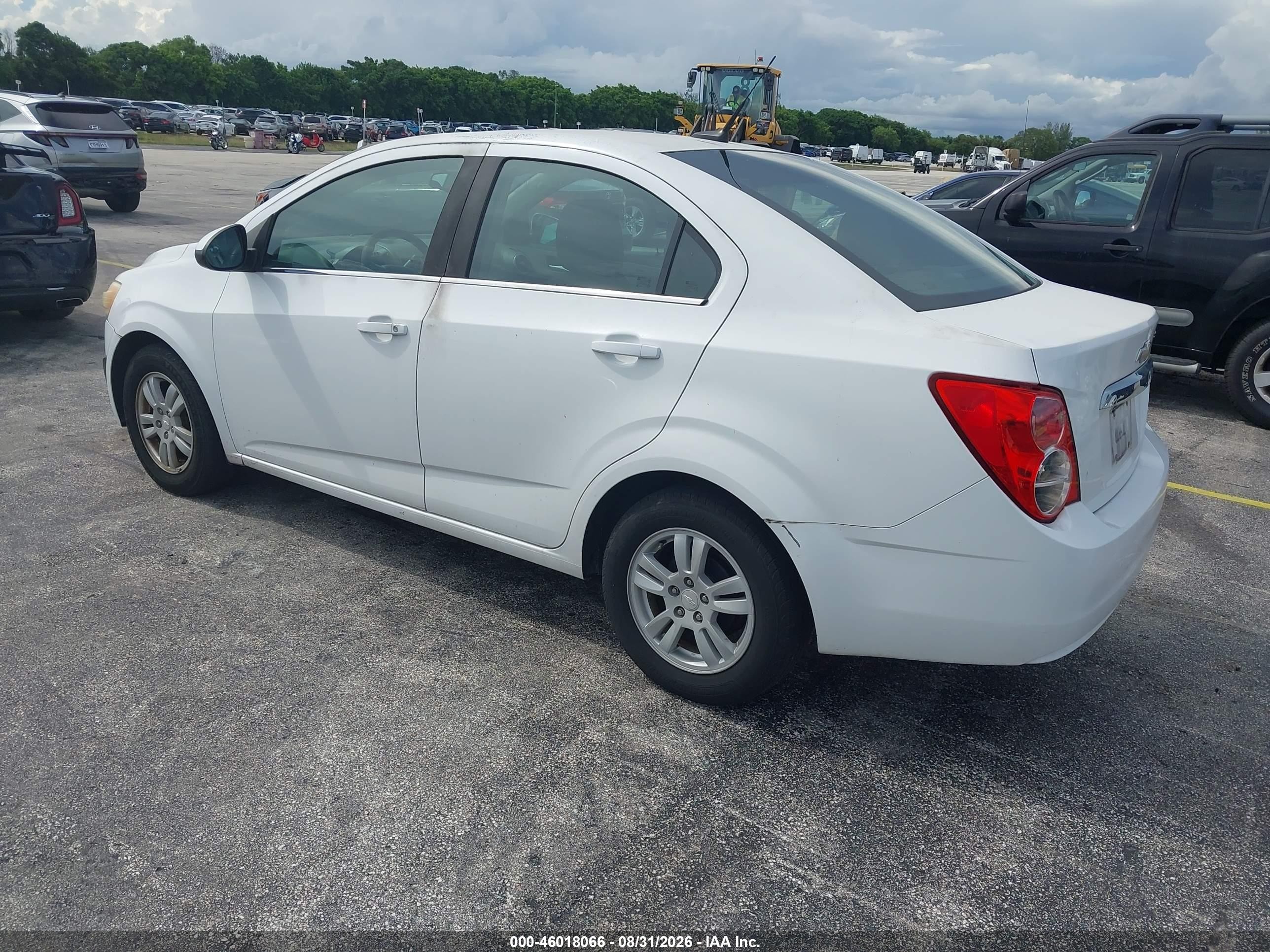 2014 Chevrolet Sonic Lt Auto White vin: 1G1JC5SH2E4215223