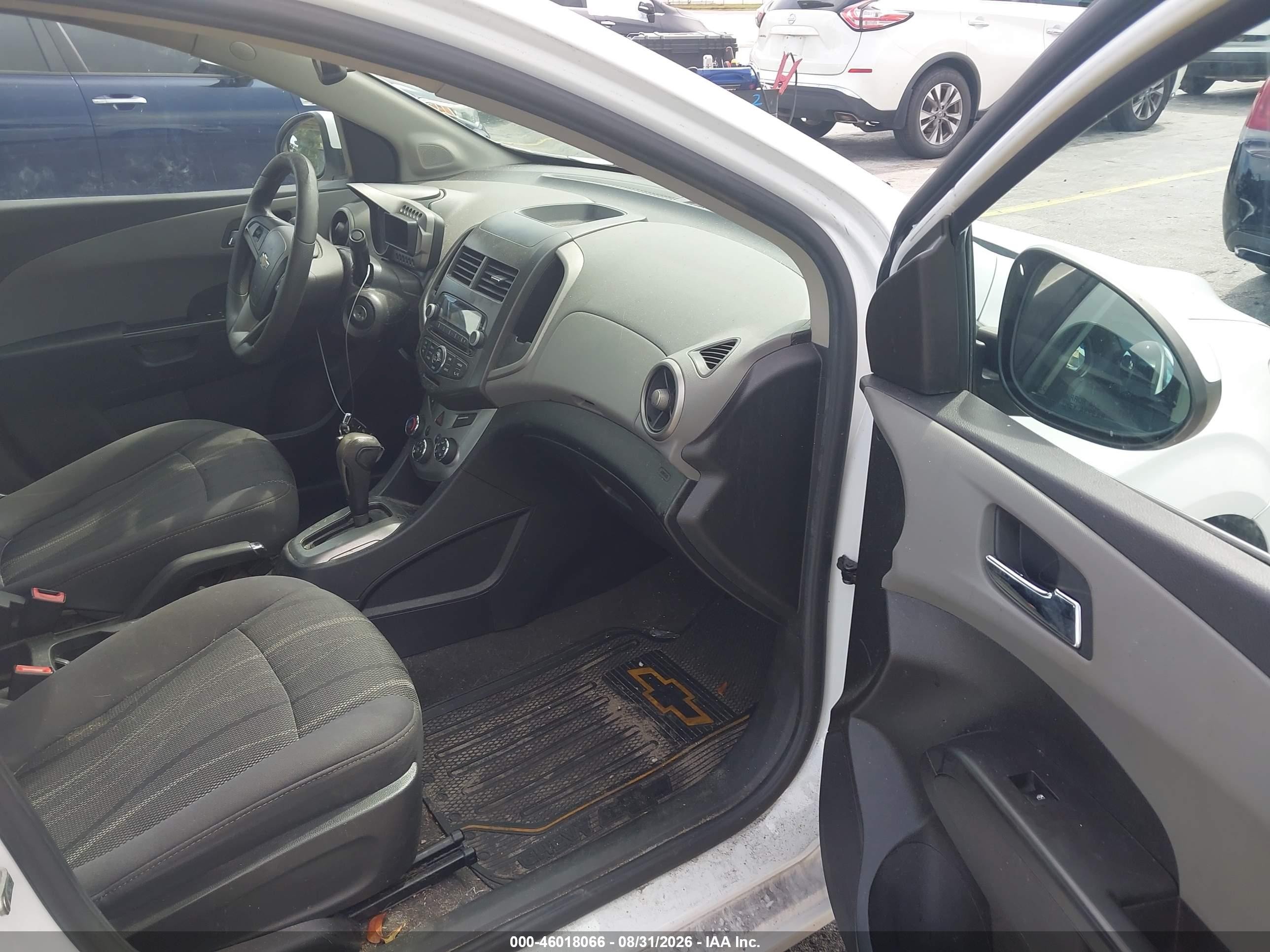 2014 Chevrolet Sonic Lt Auto White vin: 1G1JC5SH2E4215223