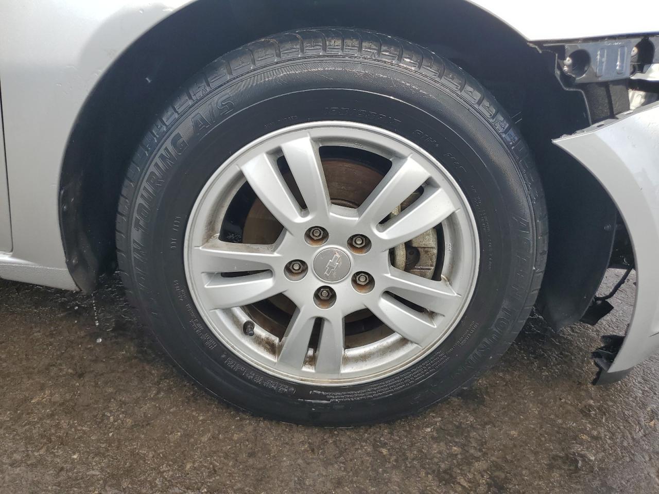 2015 Chevrolet Sonic Lt Silver vin: 1G1JC5SH3F4200506 Damage: Right Front Tire, Worn, Replacement Required