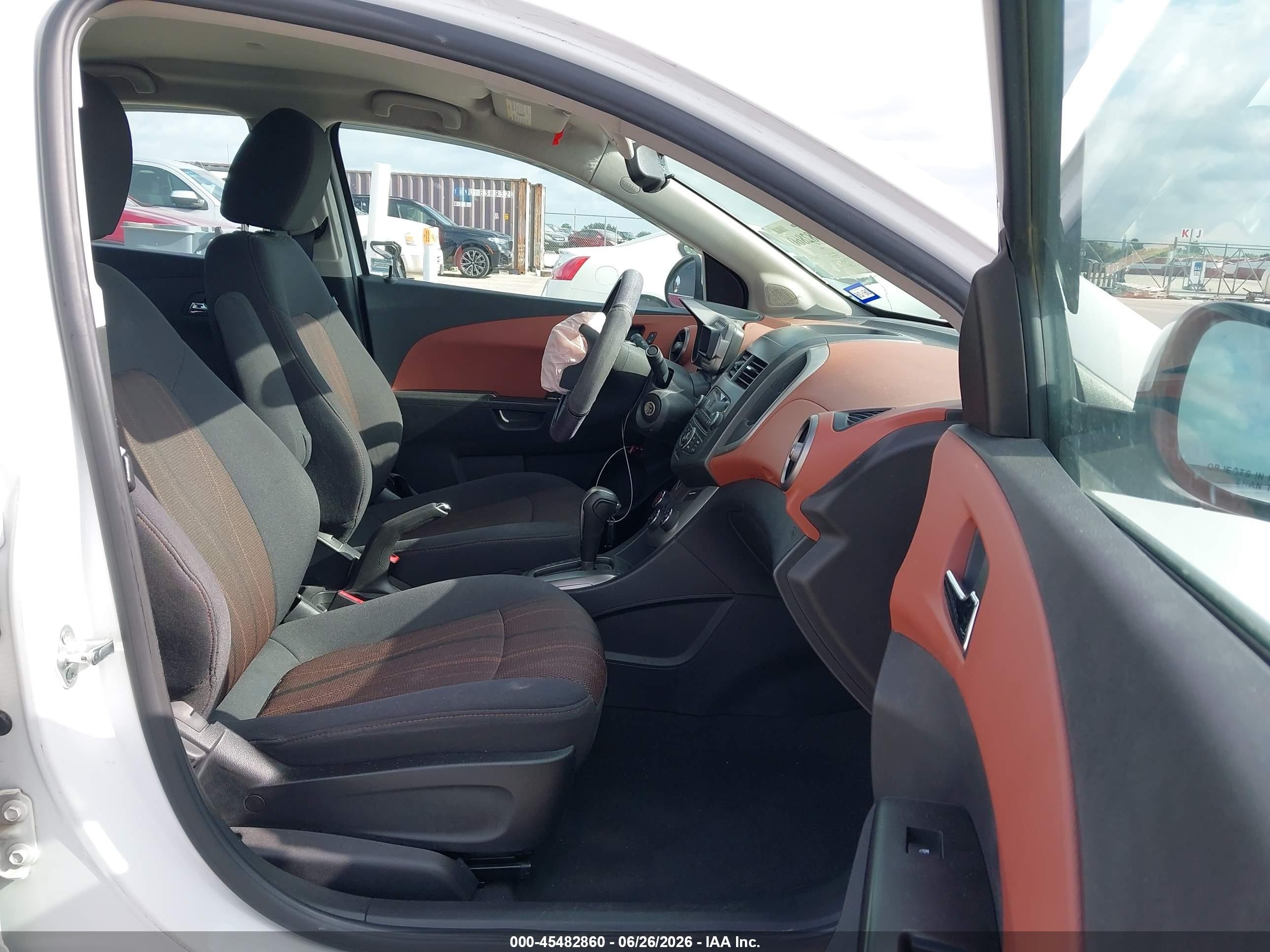 2014 Chevrolet Sonic Lt Auto White vin: 1G1JC5SH4E4184055