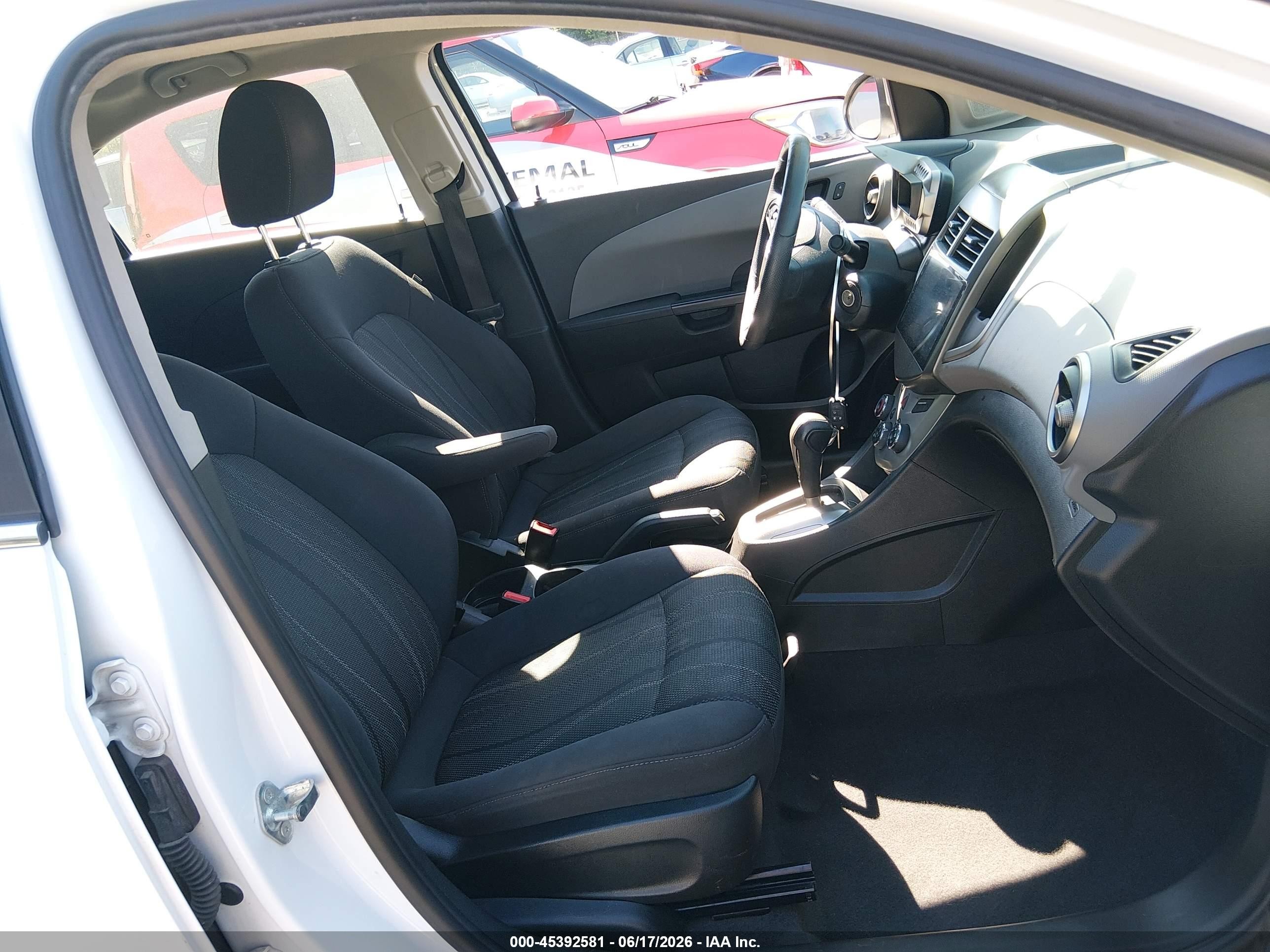2015 Chevrolet Sonic Lt Auto White vin: 1G1JC5SH4F4209313