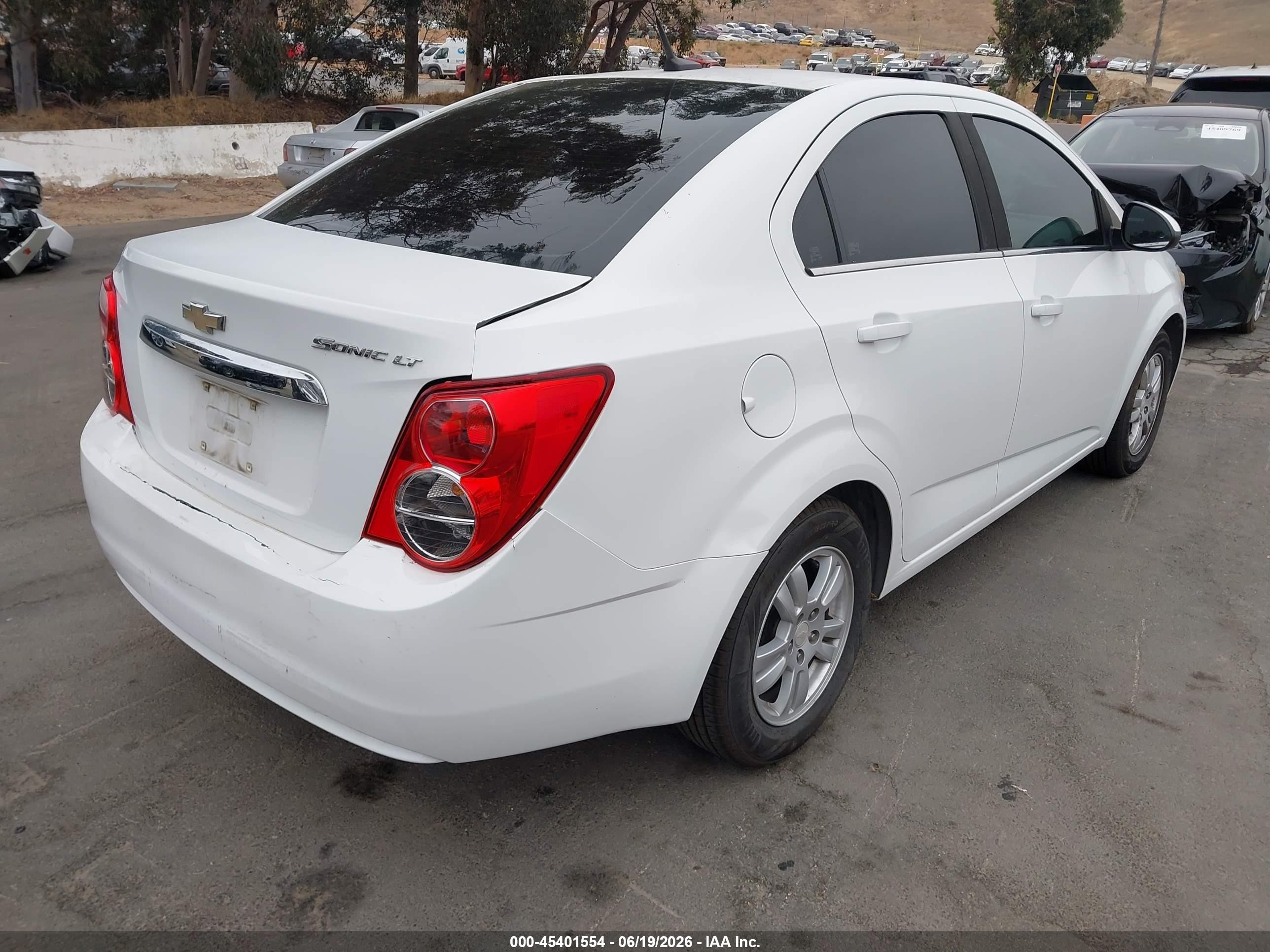 2013 Chevrolet Sonic Lt Auto Белый vin: 1G1JC5SH6D4220472