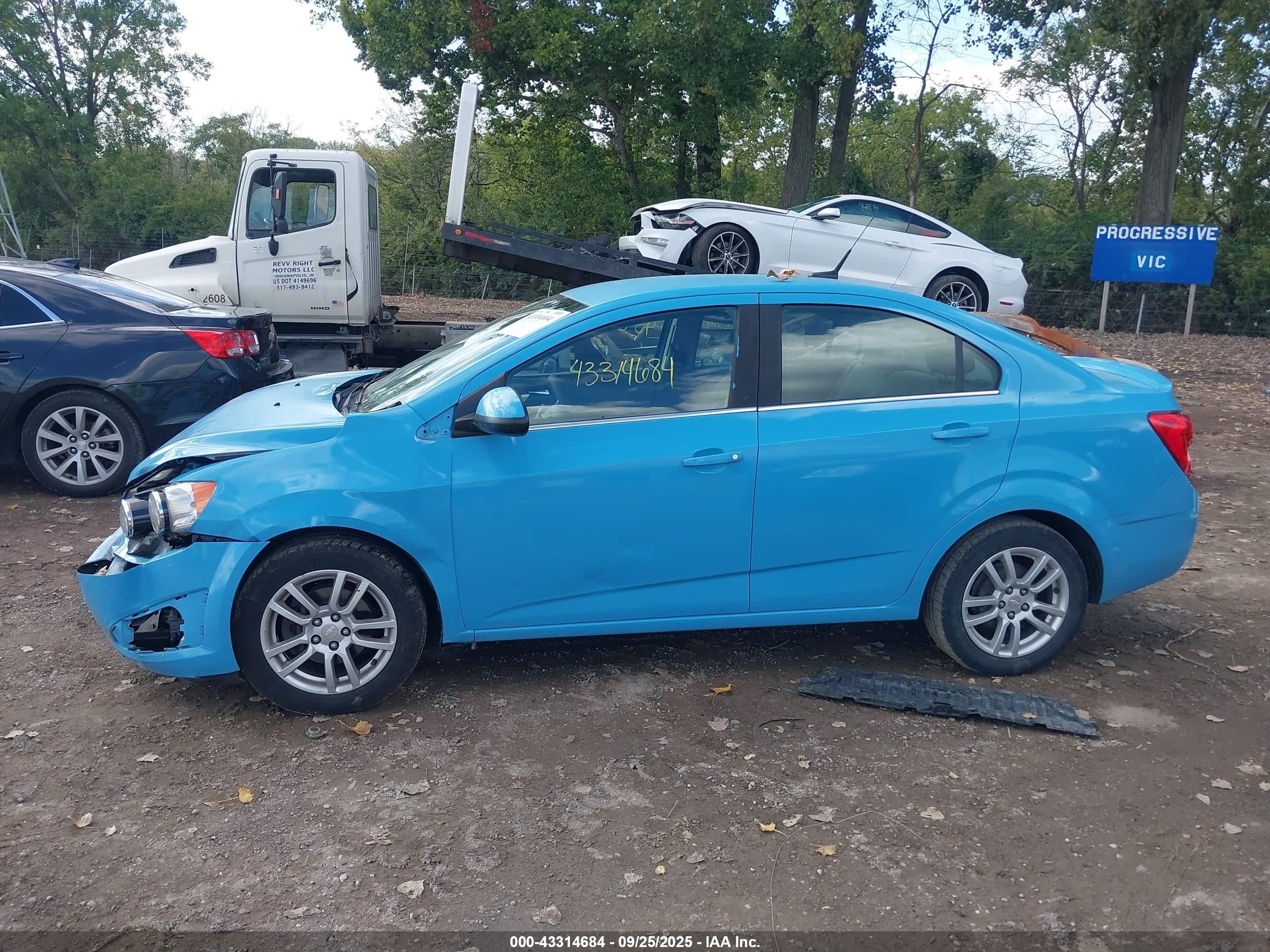 2014 Chevrolet Sonic Lt Auto Light Blue vin: 1G1JC5SH6E4154975
