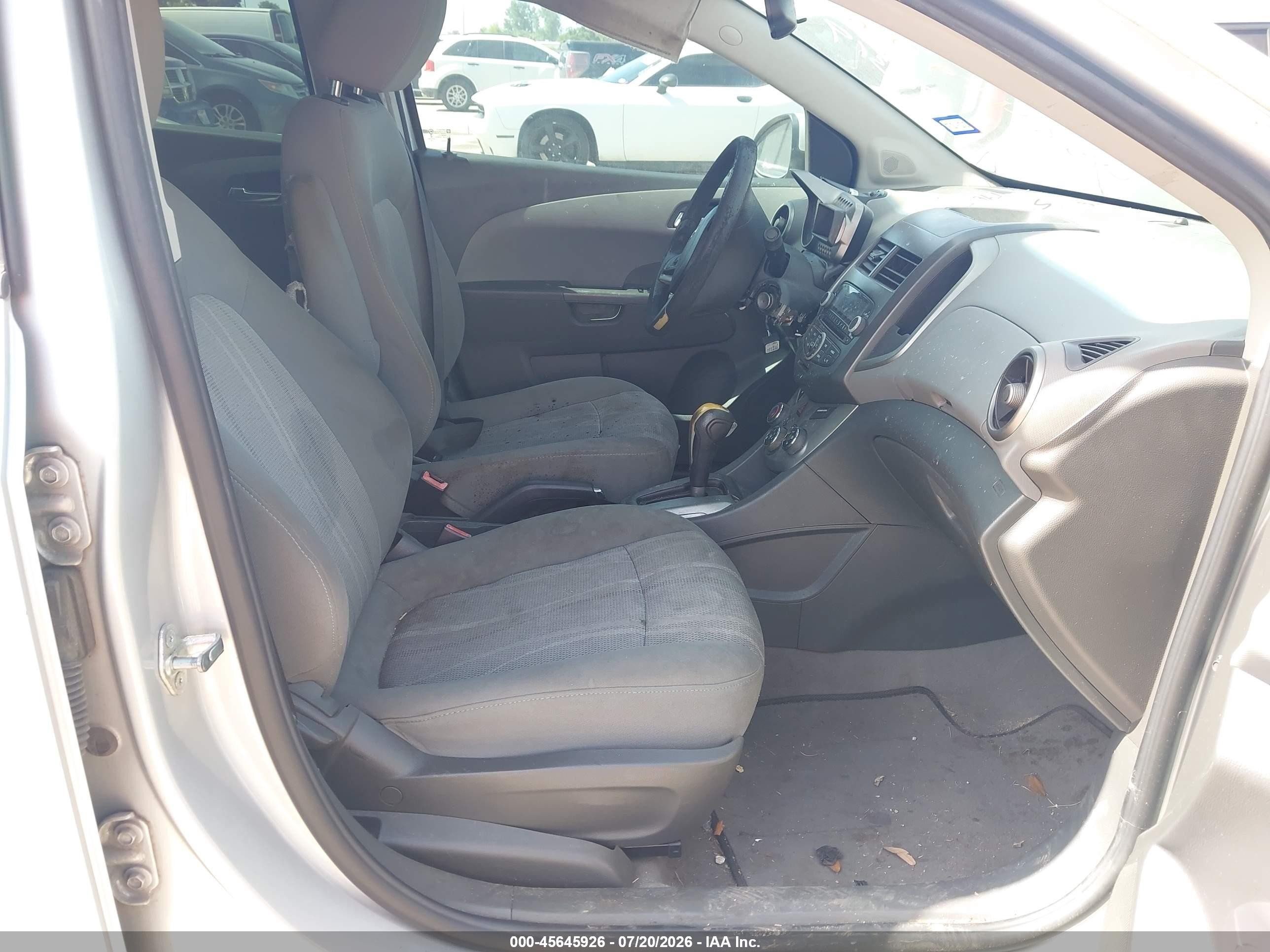 2013 Chevrolet Sonic Lt Auto Серебряный vin: 1G1JC5SH8D4196319