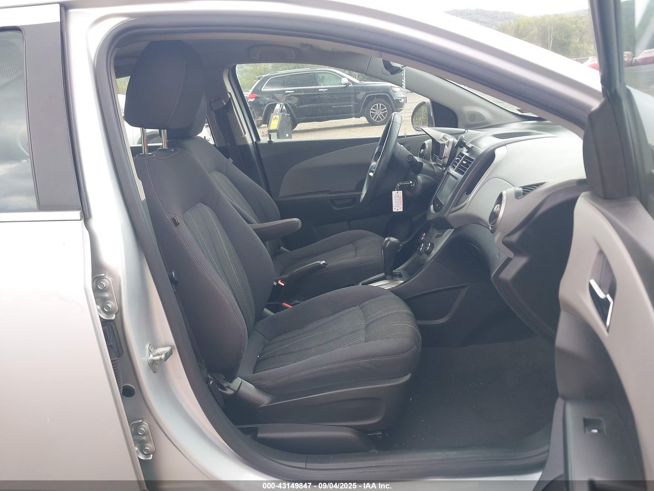 2015 Chevrolet Sonic Lt Auto Silver vin: 1G1JC5SH9F4158259