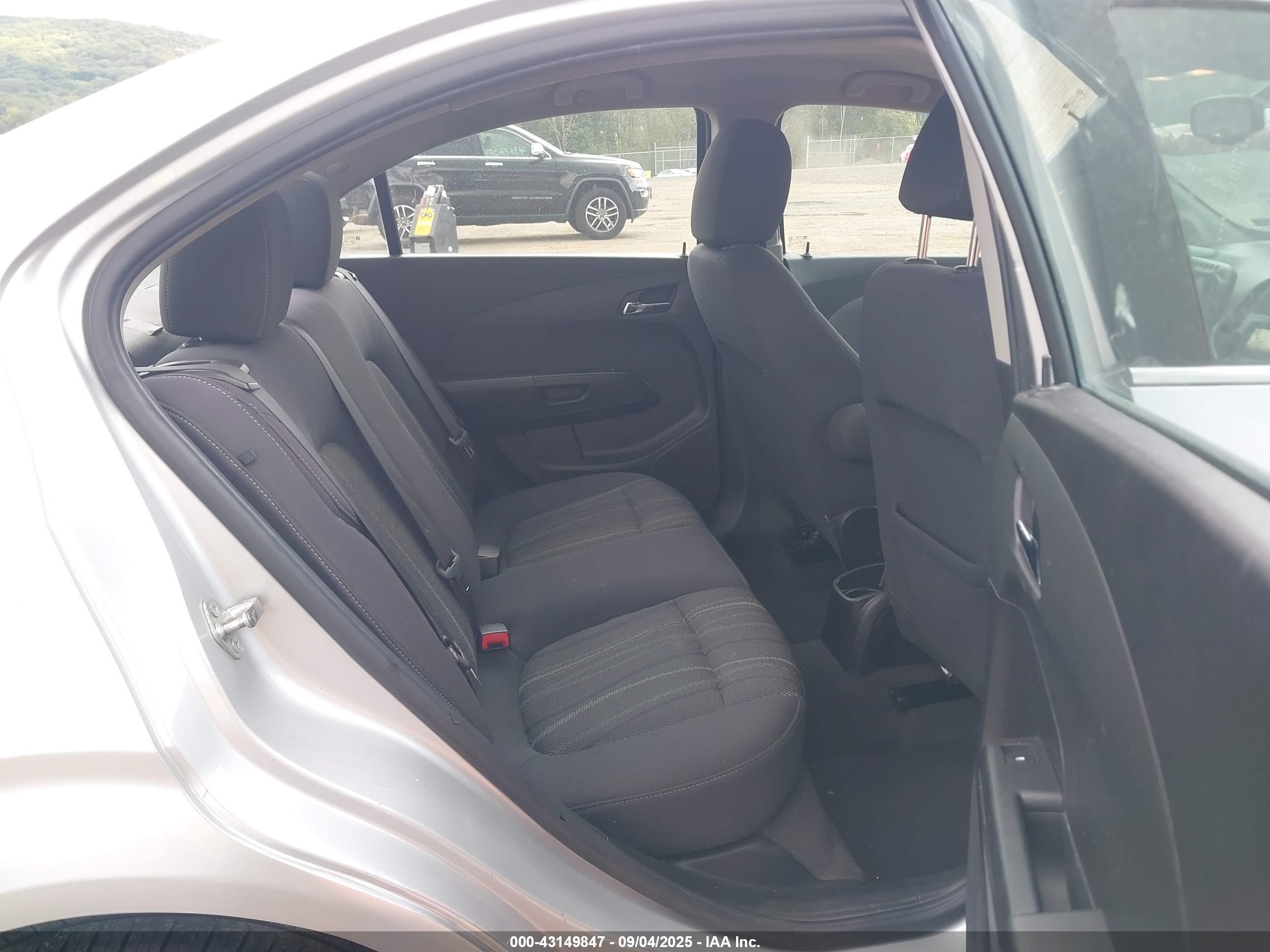 2015 Chevrolet Sonic Lt Auto Silver vin: 1G1JC5SH9F4158259