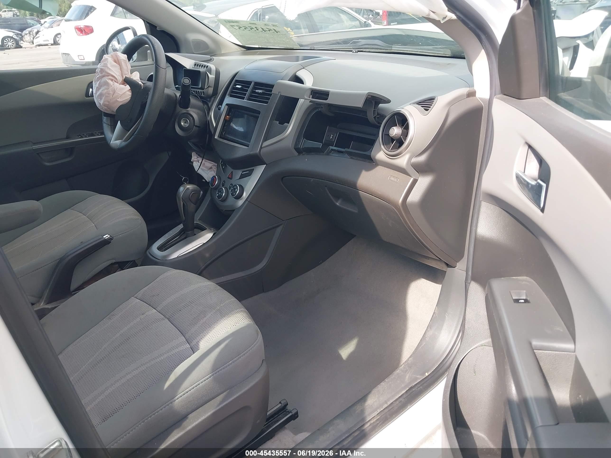 2013 Chevrolet Sonic Lt Auto Белый vin: 1G1JC5SHXD4142584