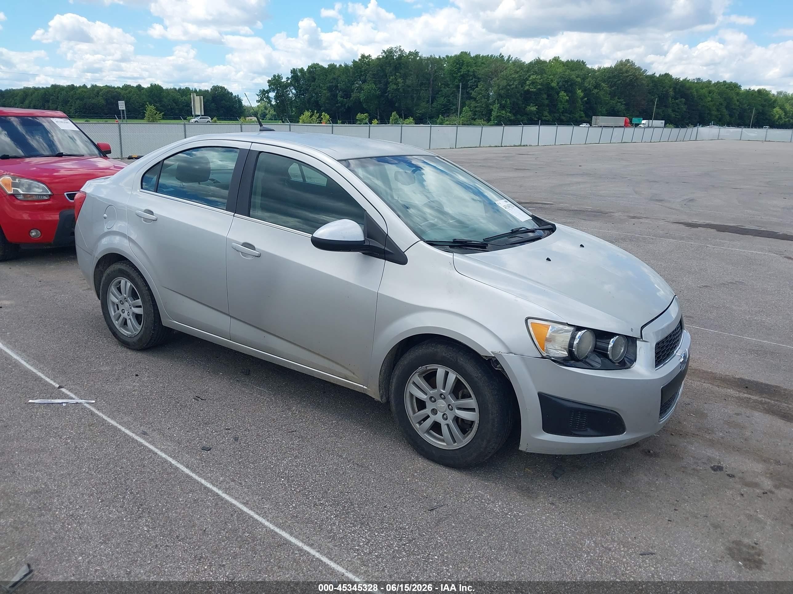 2014 Chevrolet Sonic Lt Auto Серебряный vin: 1G1JC5SHXE4174405