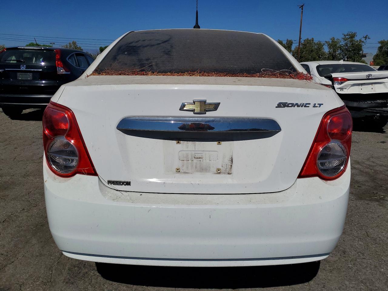 2014 Chevrolet Sonic Lt White vin: 1G1JC5SHXE4233453