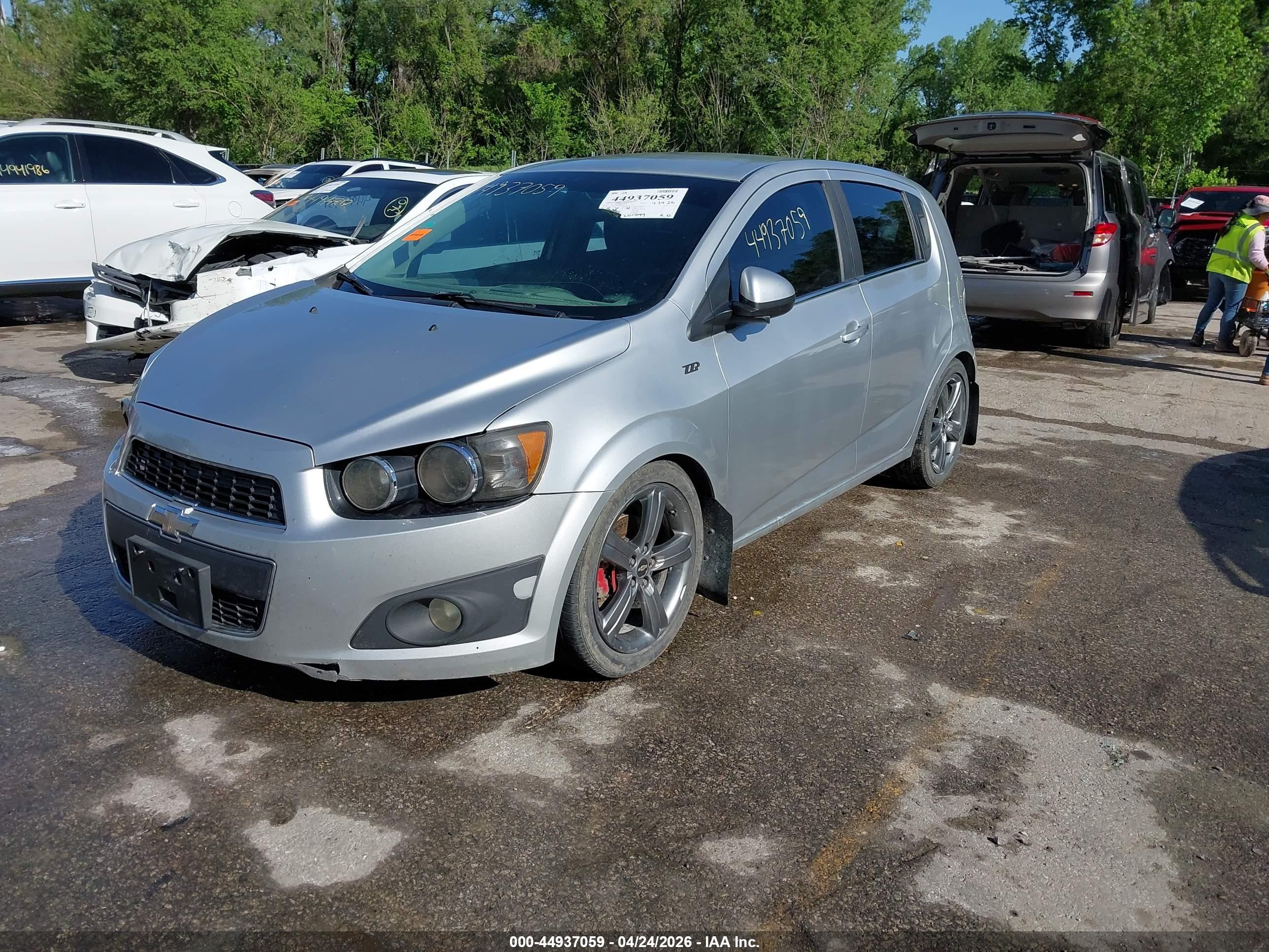 2014 Chevrolet Sonic Lt Auto Серебряный vin: 1G1JC6SB0E4179369