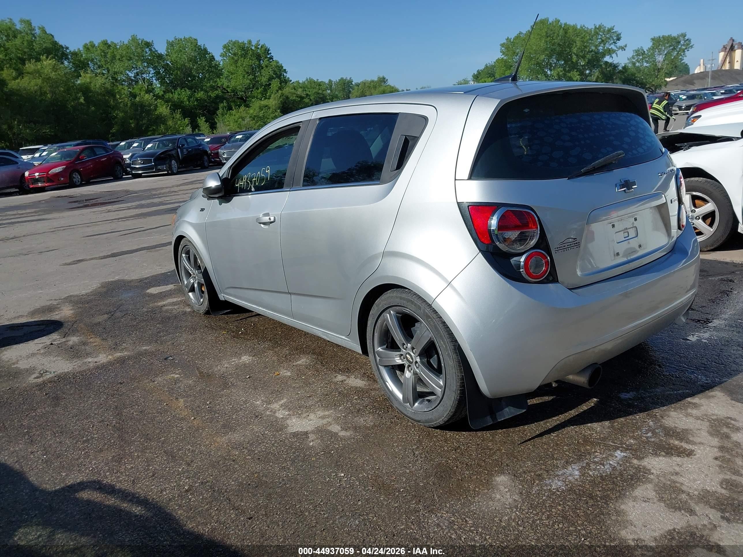 2014 Chevrolet Sonic Lt Auto Серебряный vin: 1G1JC6SB0E4179369
