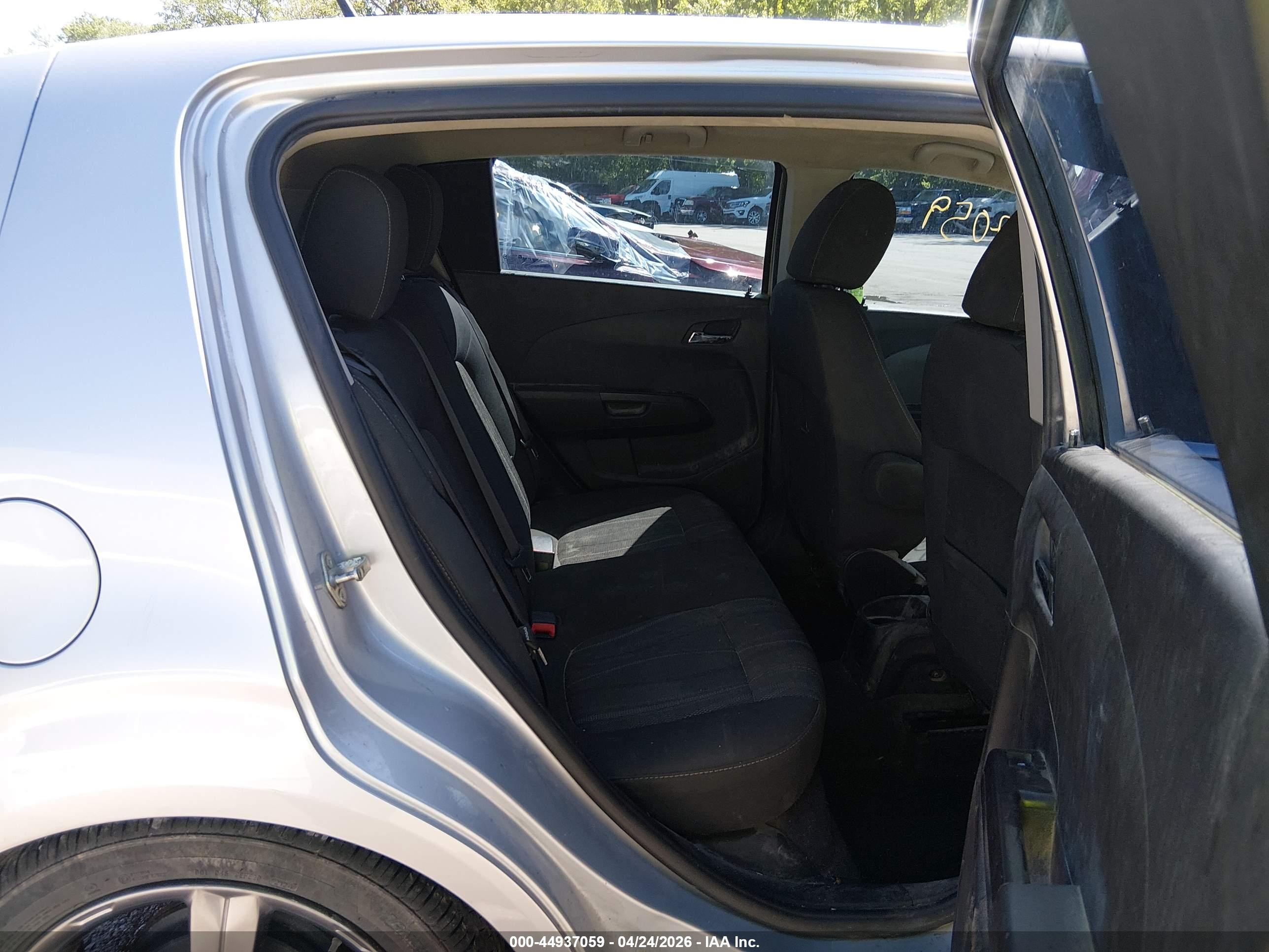2014 Chevrolet Sonic Lt Auto Серебряный vin: 1G1JC6SB0E4179369