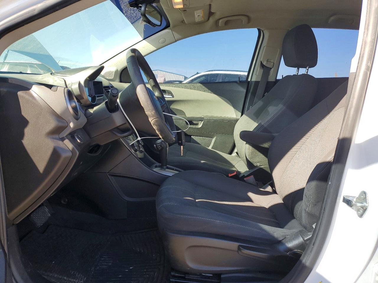 2015 Chevrolet Sonic Lt Белый vin: 1G1JC6SB1F4215913