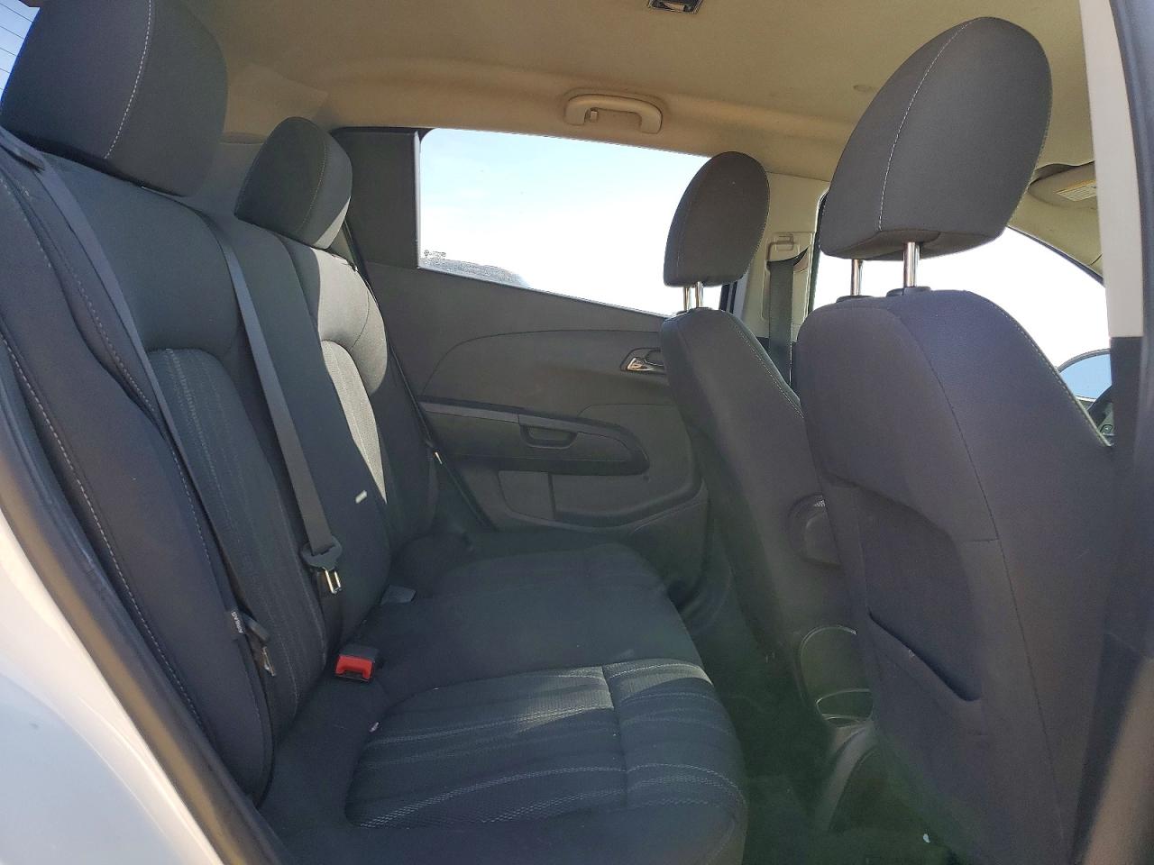 2015 Chevrolet Sonic Lt Белый vin: 1G1JC6SB1F4215913