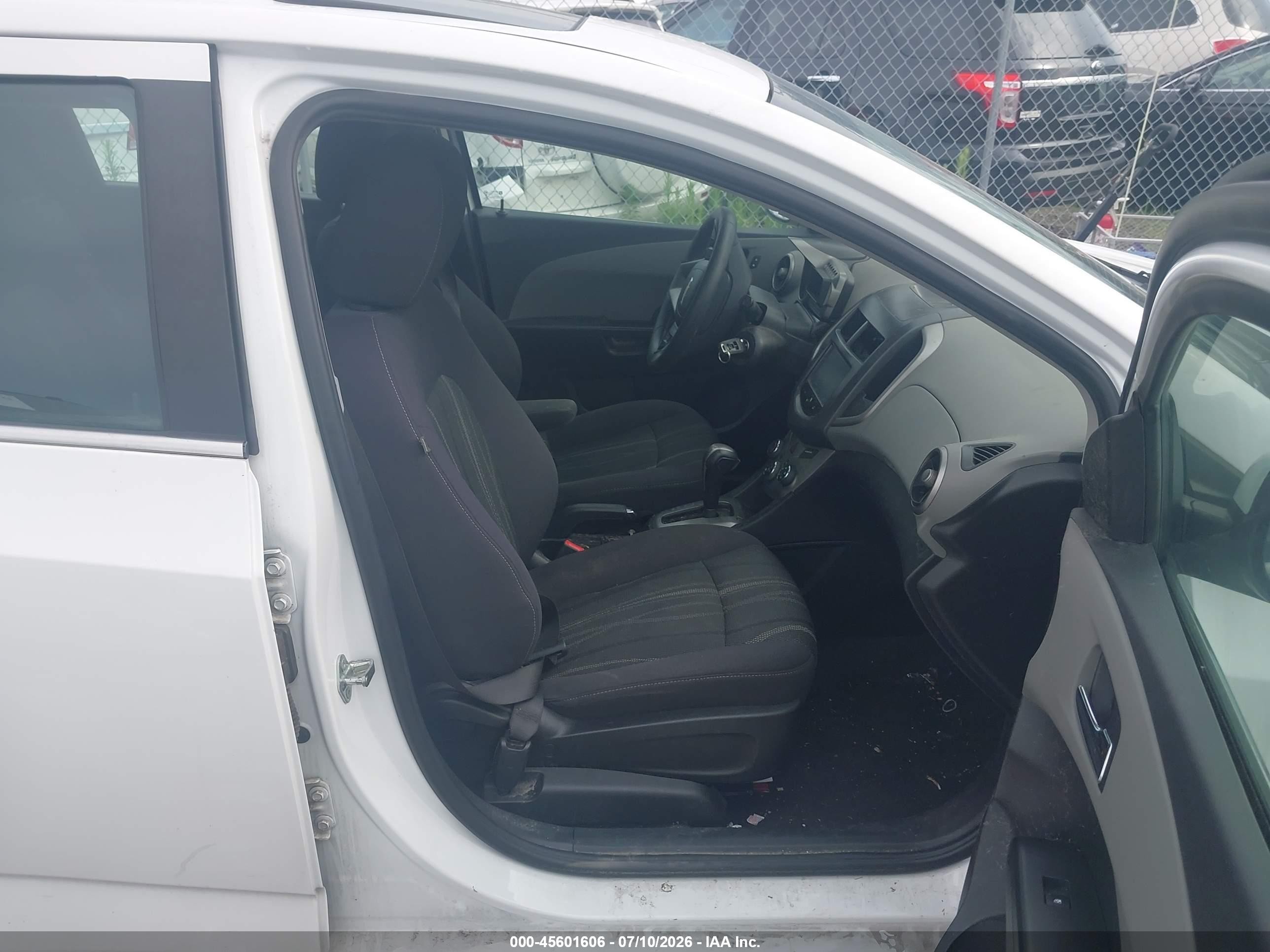 2015 Chevrolet Sonic Lt Auto White vin: 1G1JC6SB2F4170965
