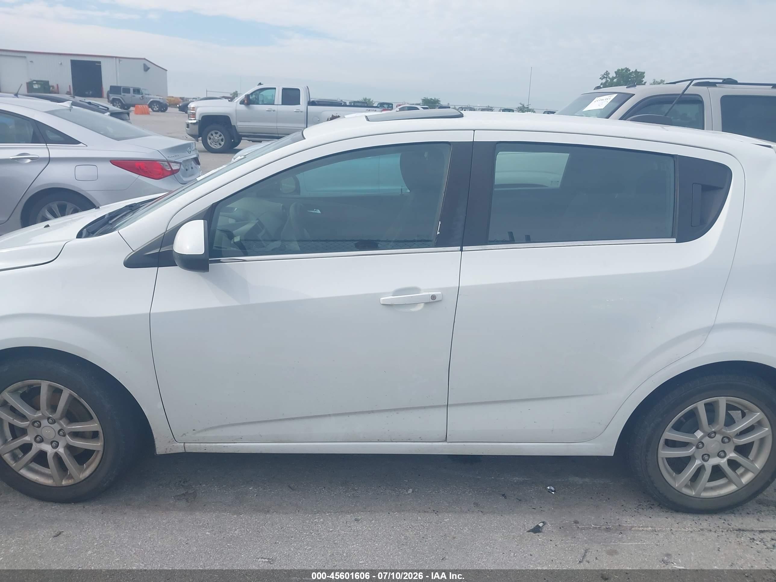 2015 Chevrolet Sonic Lt Auto White vin: 1G1JC6SB2F4170965