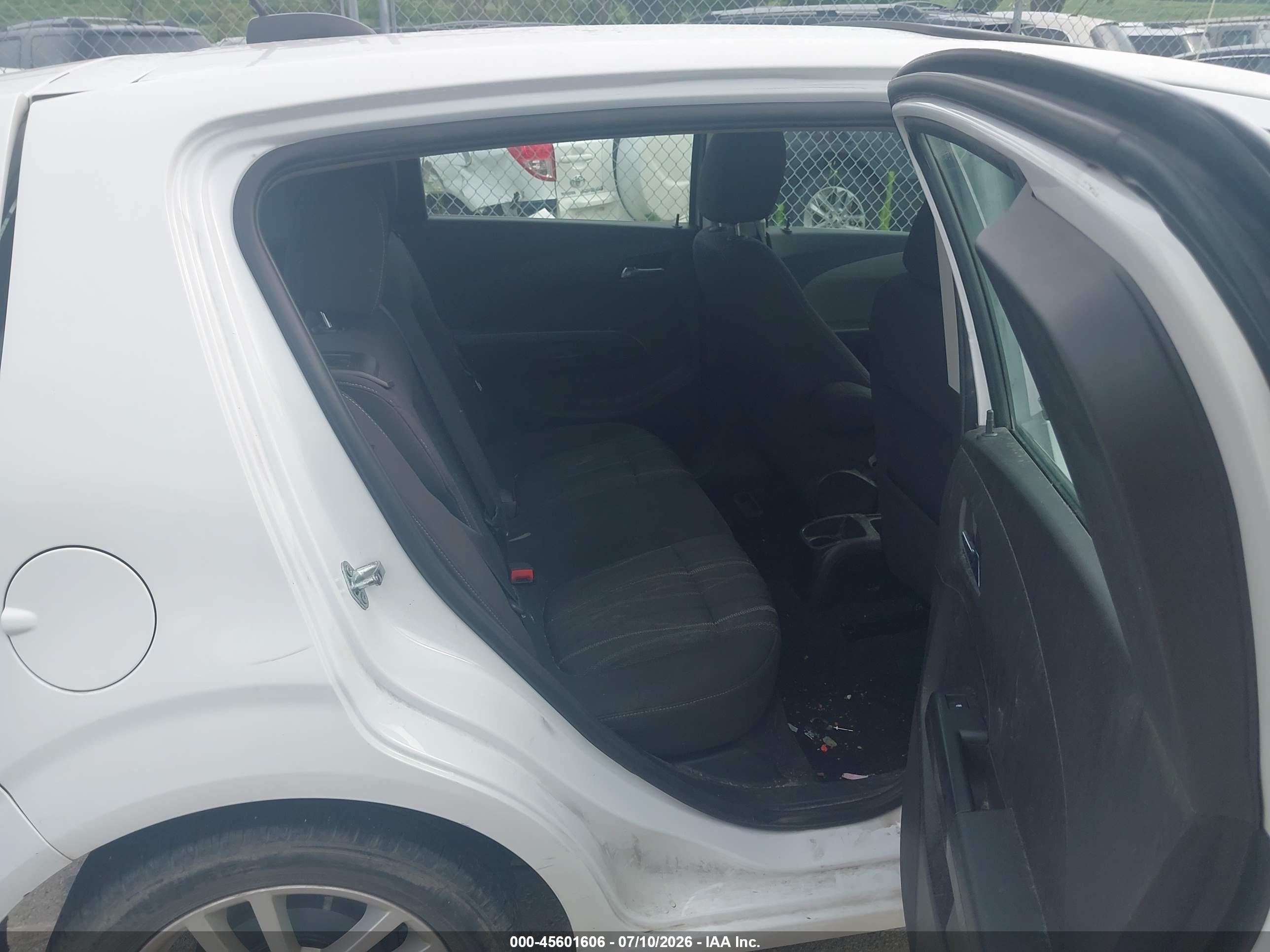 2015 Chevrolet Sonic Lt Auto White vin: 1G1JC6SB2F4170965
