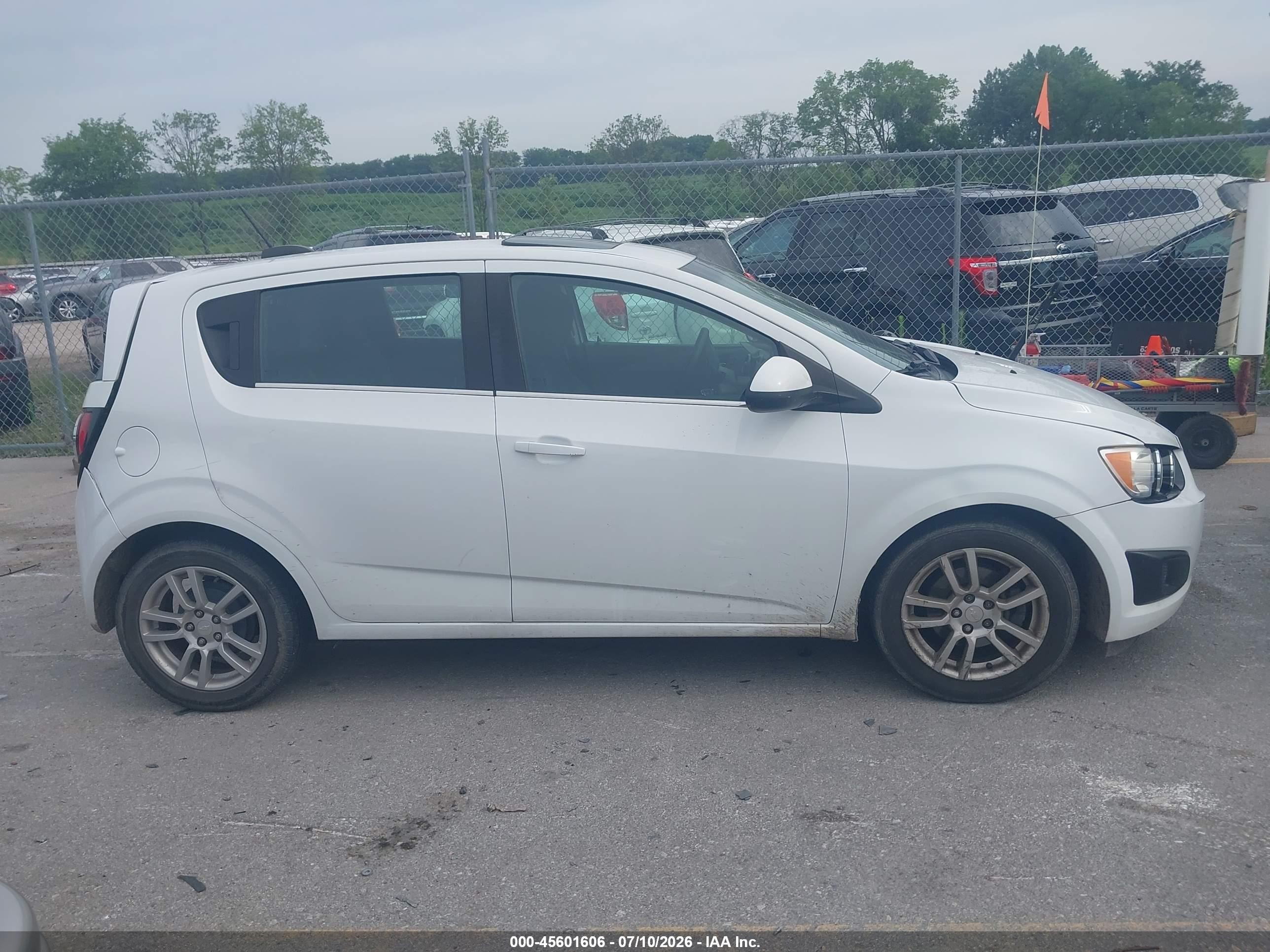 2015 Chevrolet Sonic Lt Auto White vin: 1G1JC6SB2F4170965