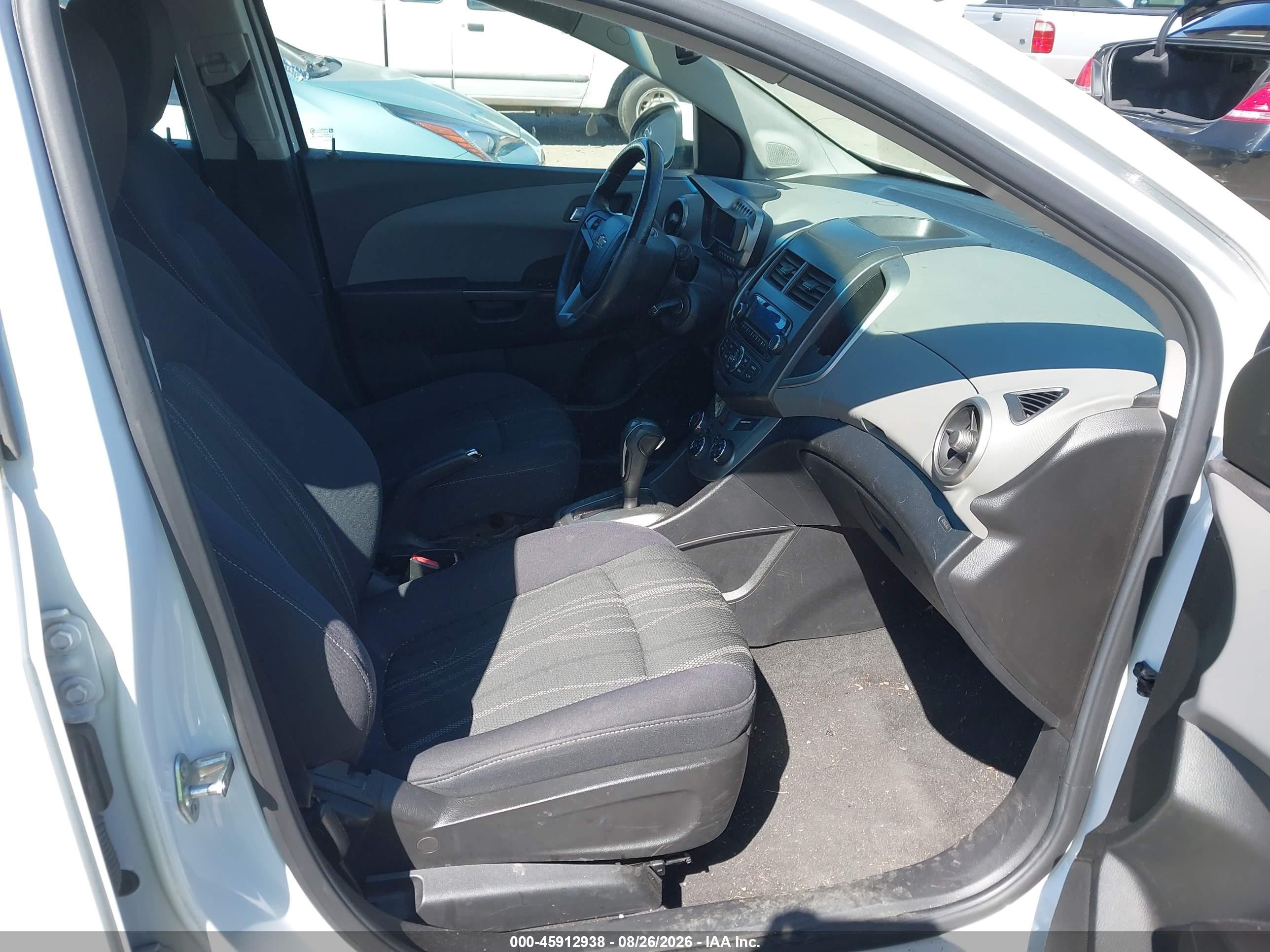 2014 Chevrolet Sonic Lt Auto White vin: 1G1JC6SB8E4117590