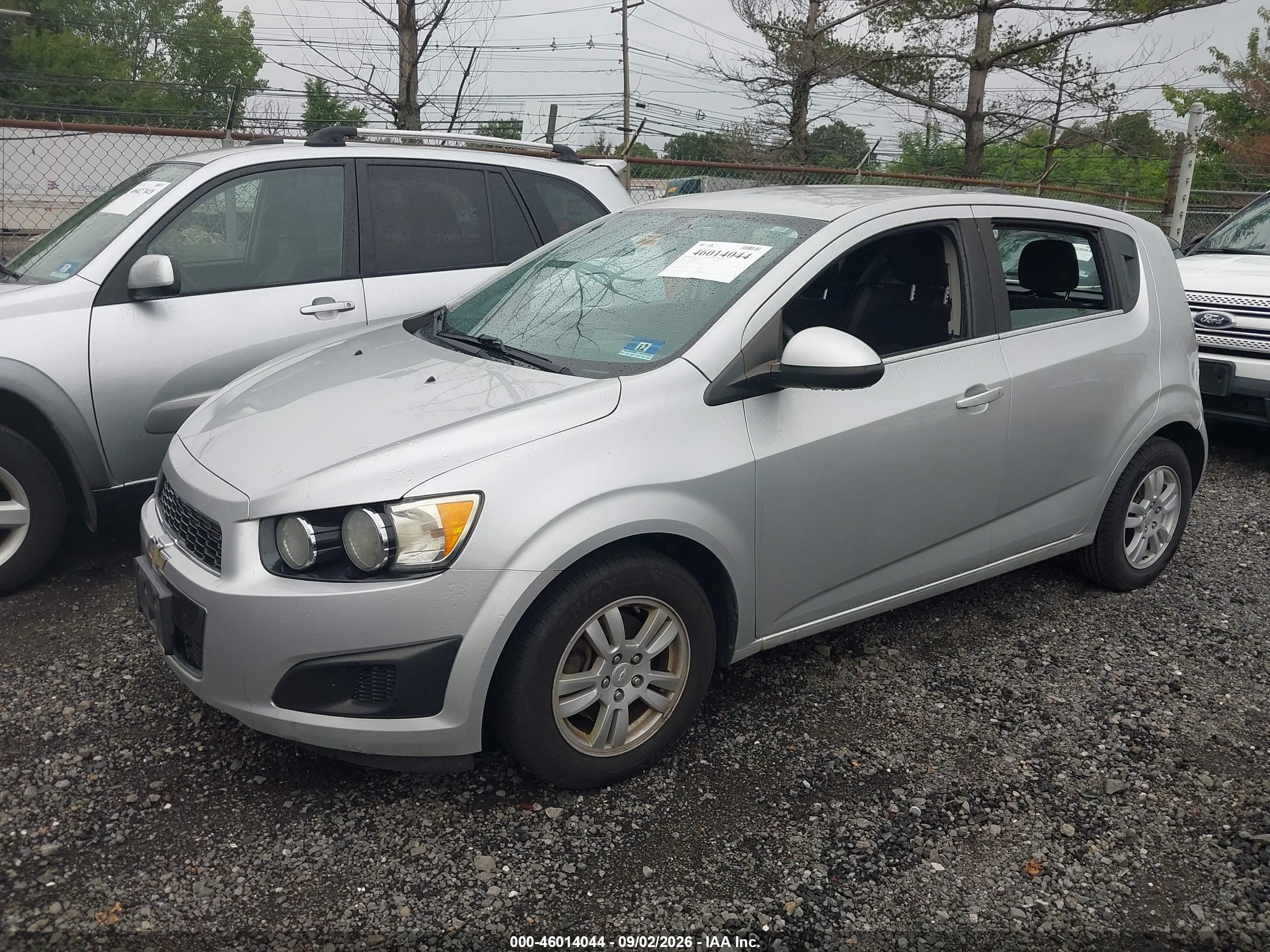 2015 Chevrolet Sonic Lt Auto Серебряный vin: 1G1JC6SG0F4101042