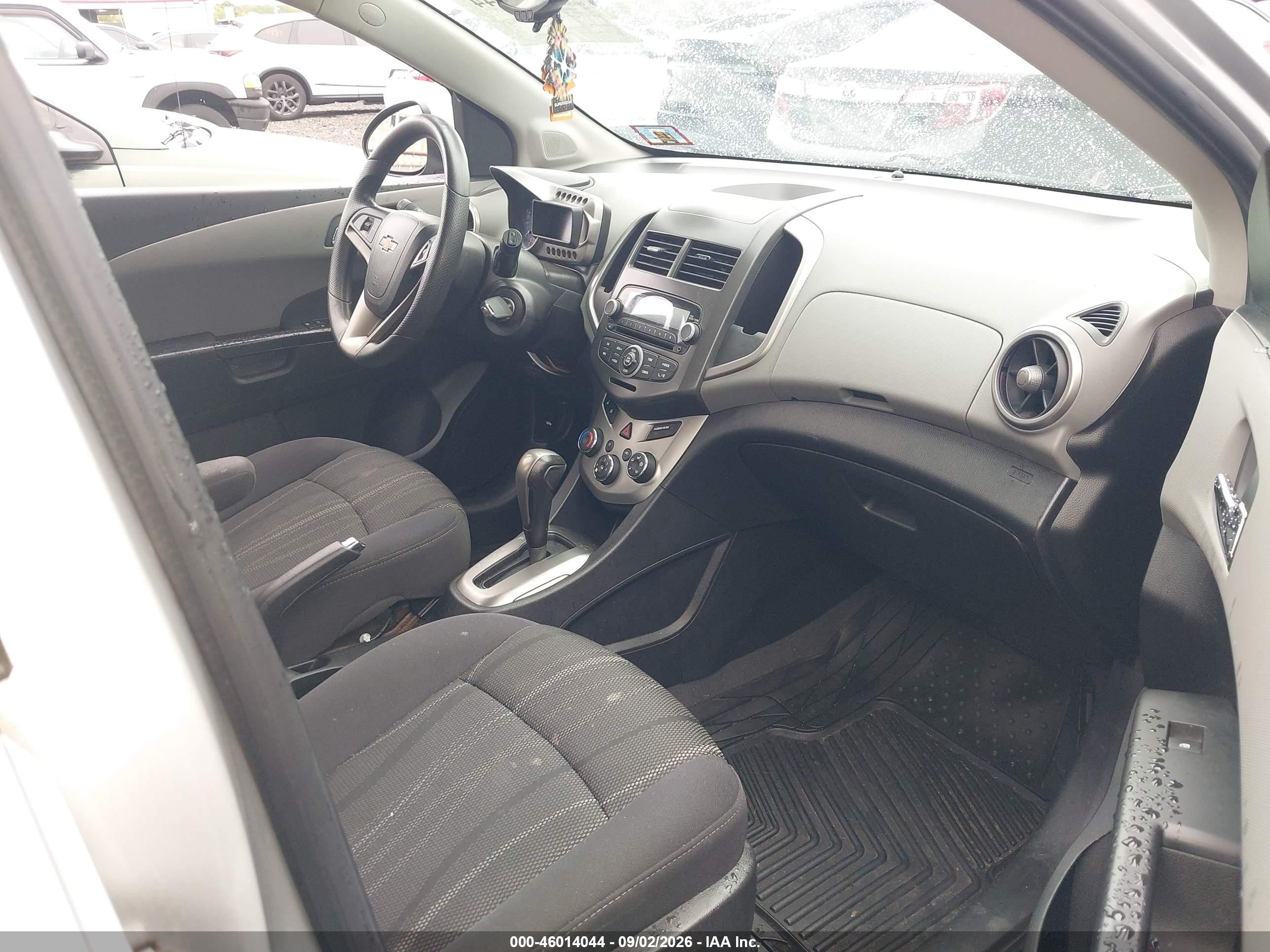 2015 Chevrolet Sonic Lt Auto Серебряный vin: 1G1JC6SG0F4101042