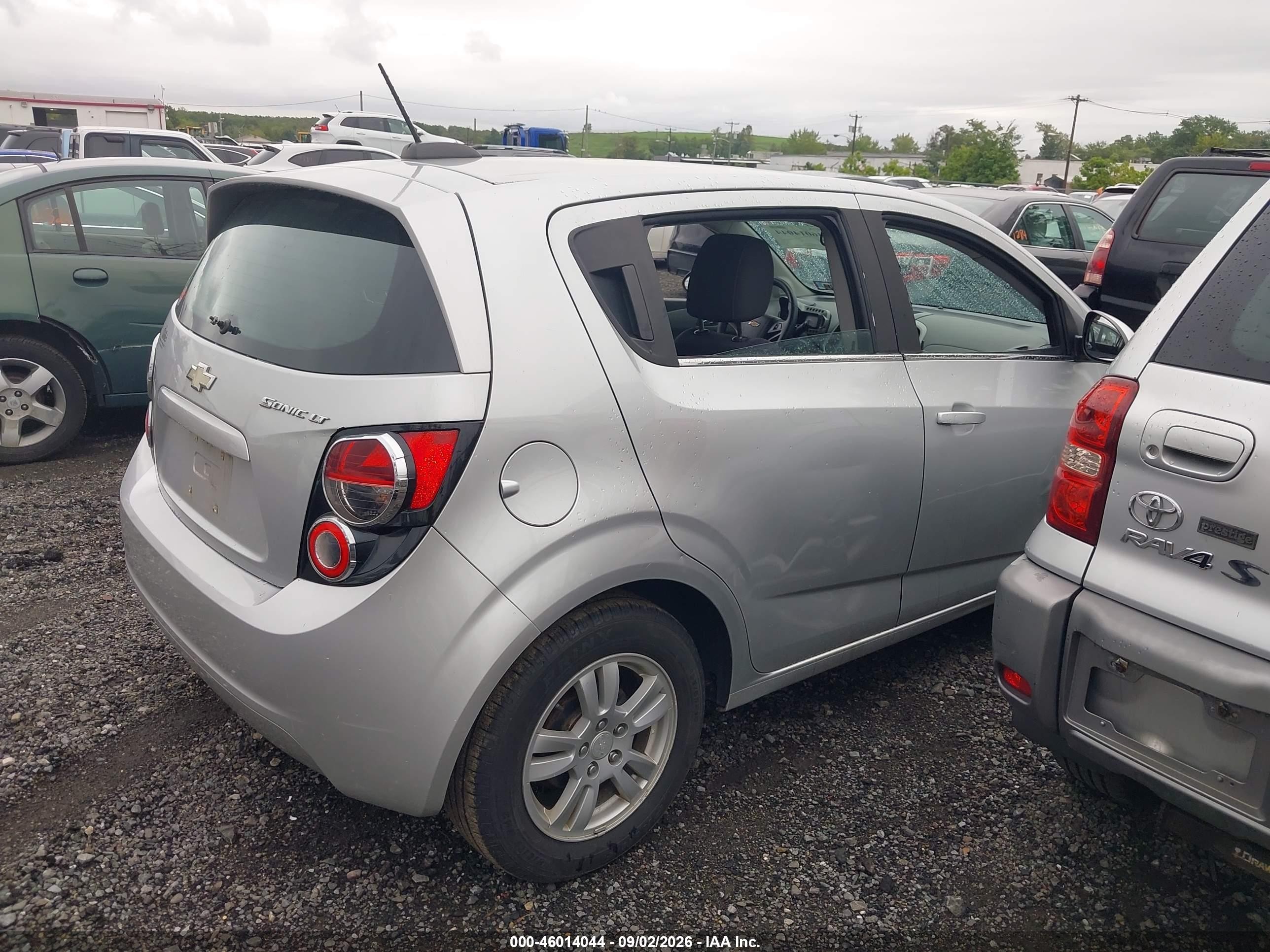 2015 Chevrolet Sonic Lt Auto Серебряный vin: 1G1JC6SG0F4101042
