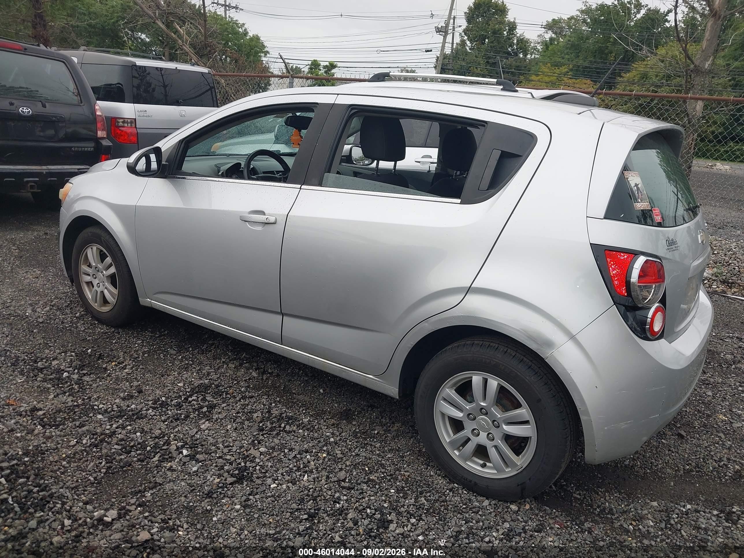 2015 Chevrolet Sonic Lt Auto Серебряный vin: 1G1JC6SG0F4101042
