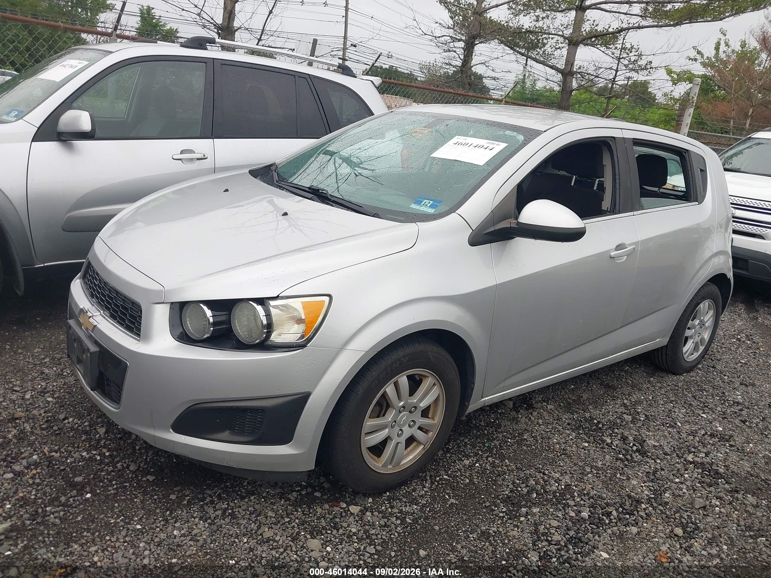 2015 Chevrolet Sonic Lt Auto Серебряный vin: 1G1JC6SG0F4101042