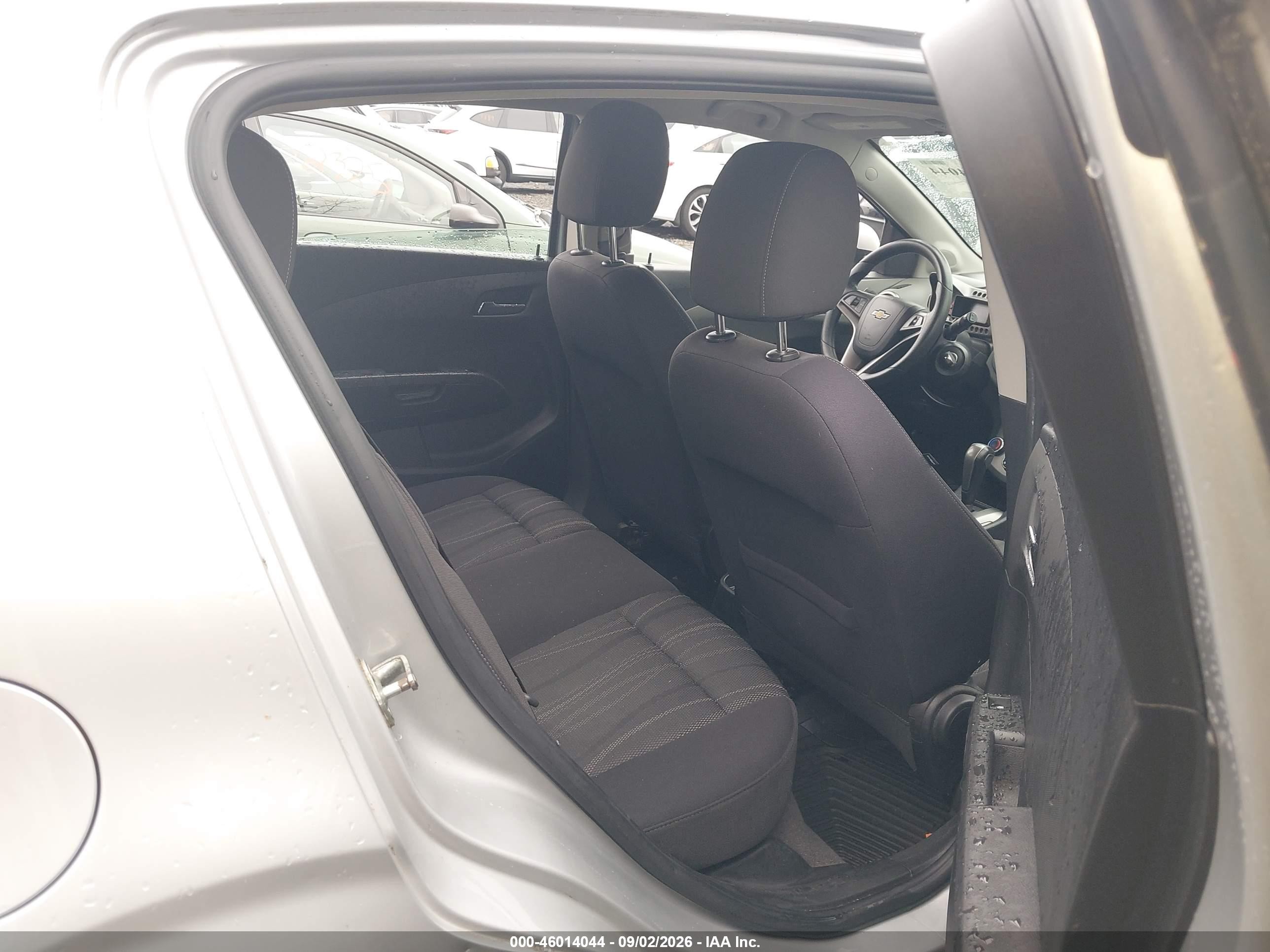 2015 Chevrolet Sonic Lt Auto Серебряный vin: 1G1JC6SG0F4101042